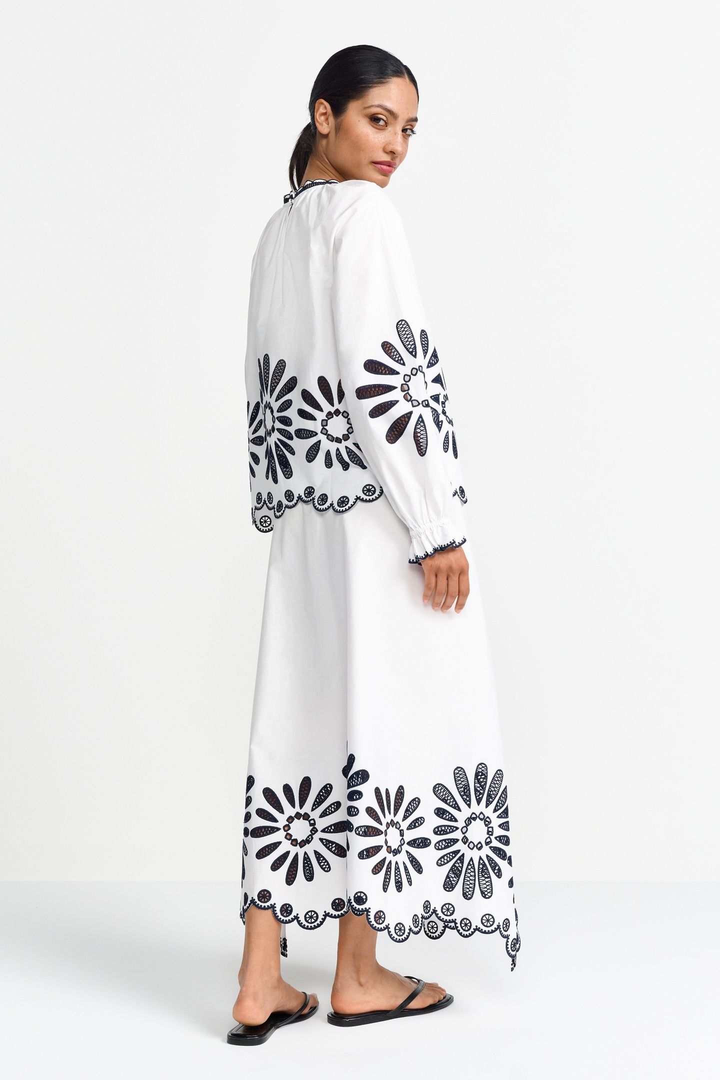 SKIRT WITH EMBROIDERY WHITE 3