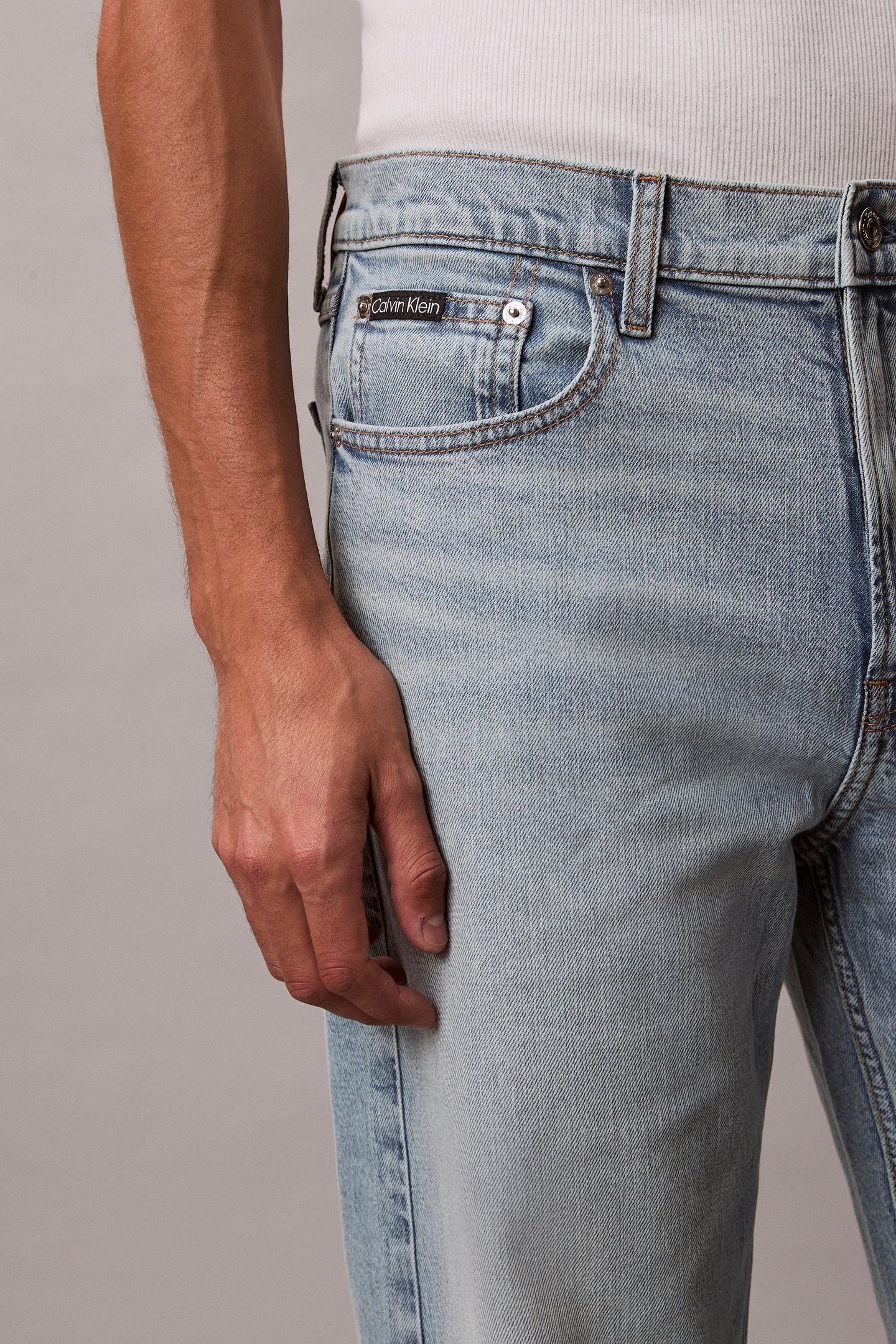90S STRAIGHT JEANS SPOTLIGHT 5