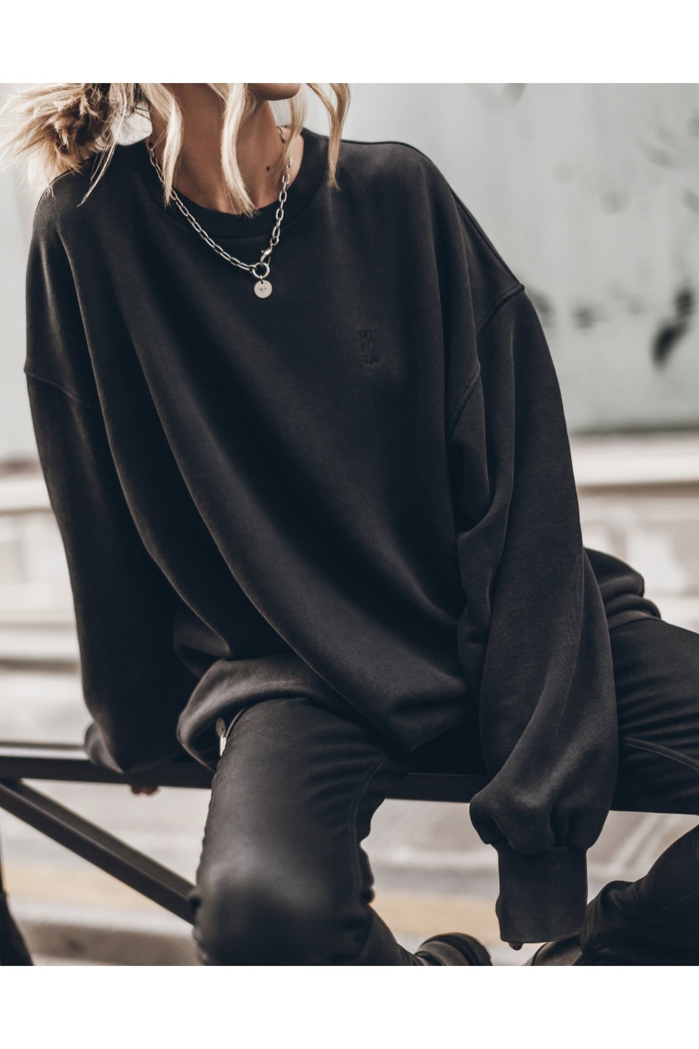 THE DARK RELAXED SWEATER 2