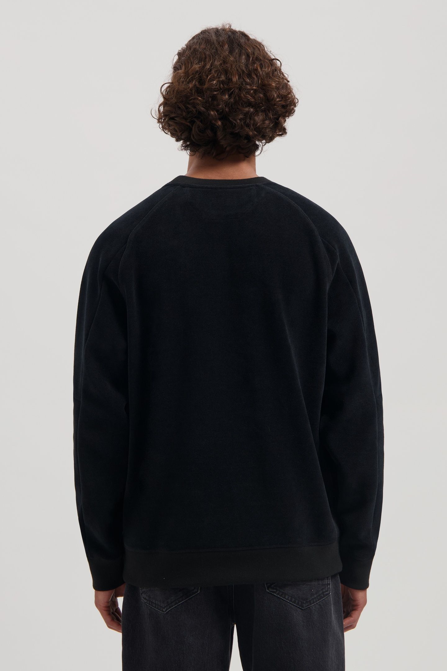 DS_ADRIAN CREWNECK BLACK 3