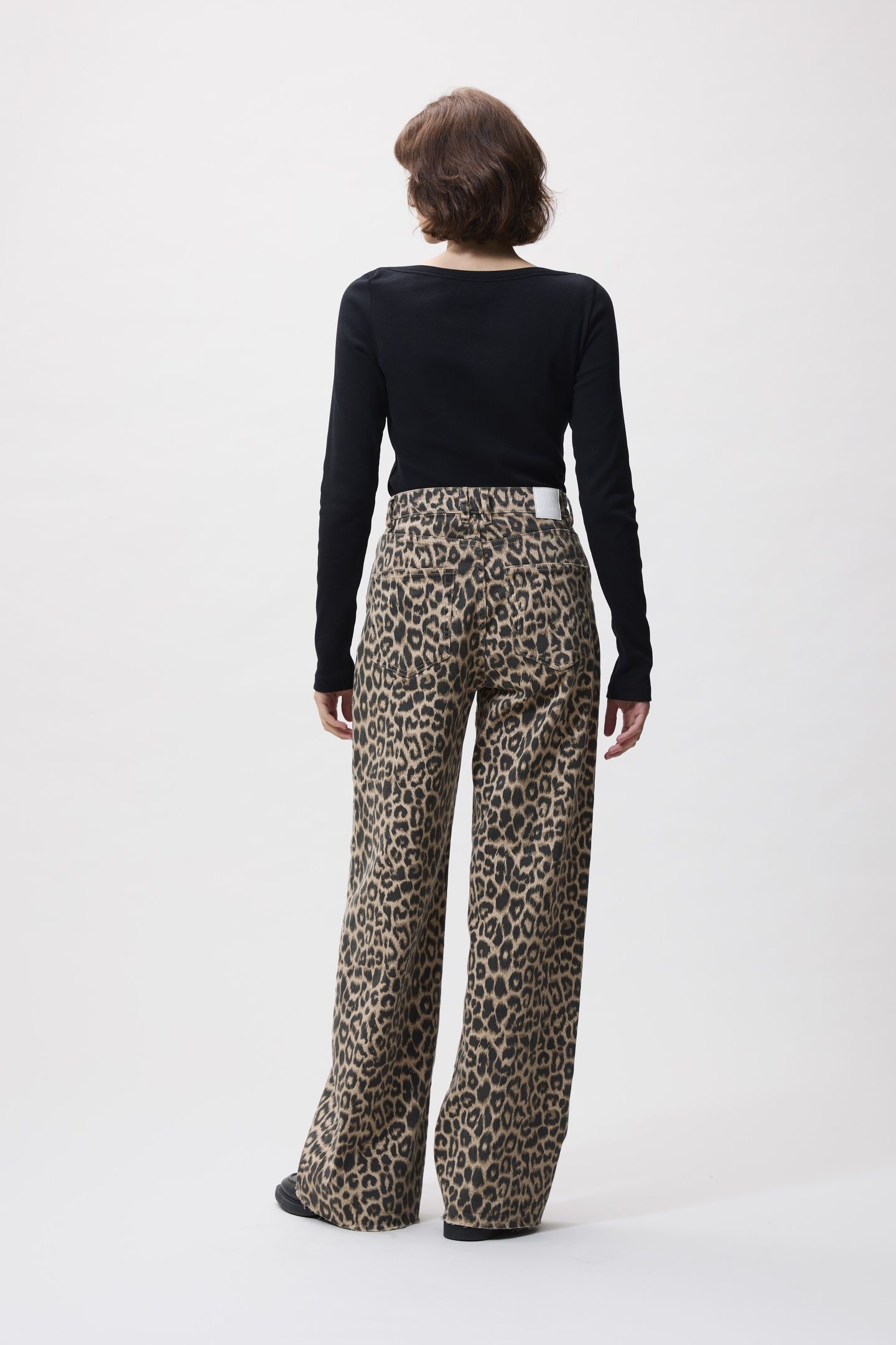 LOOSE FIT LEOPARD JEANS GREY MORN 3