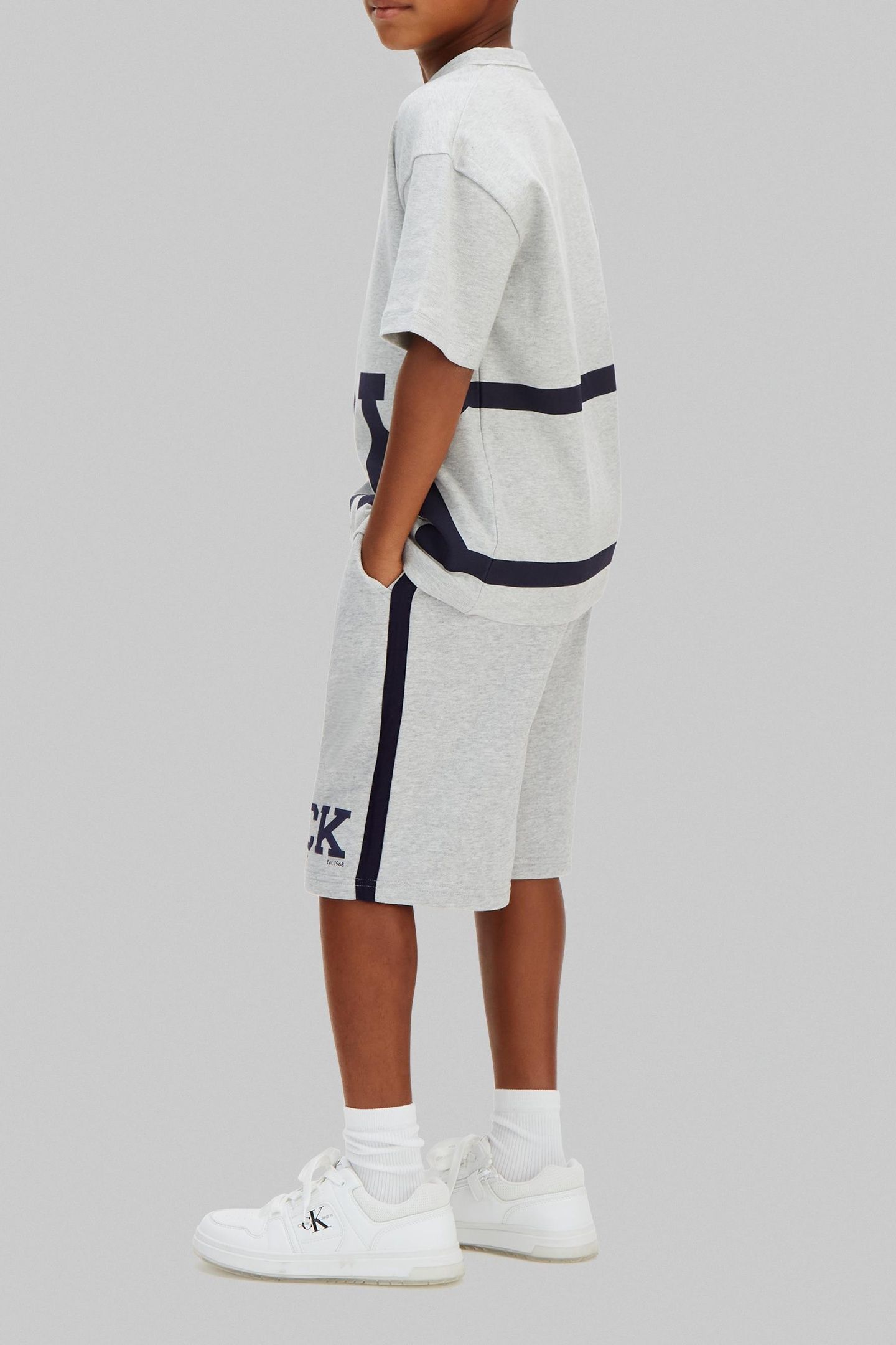 BOYS VARSITY RELAXED SHORTS LIGHT GREY 4