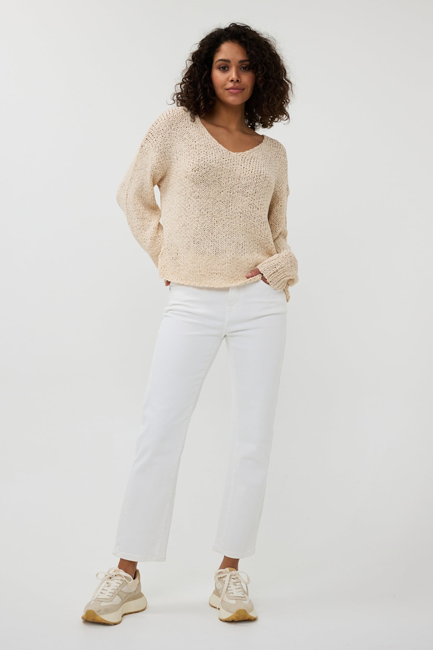 SWEATER V-NECK TAPE YARN SAND 1