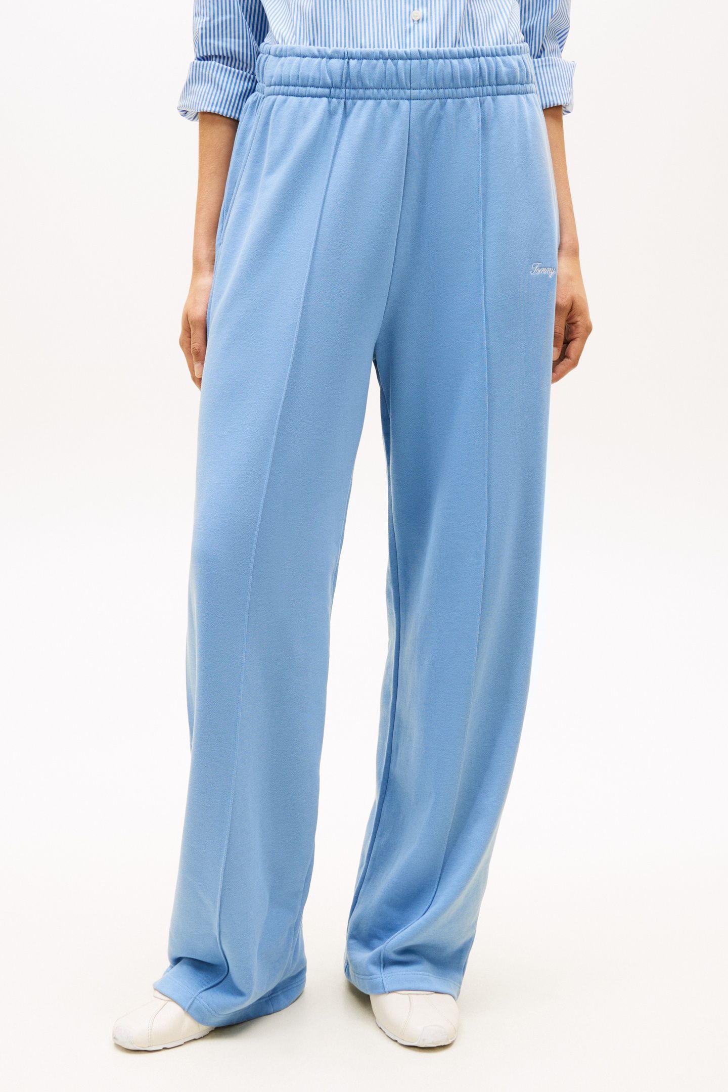 GOLD BUTTON SCRIPT SWEATPANTS CLEAR WATER 1