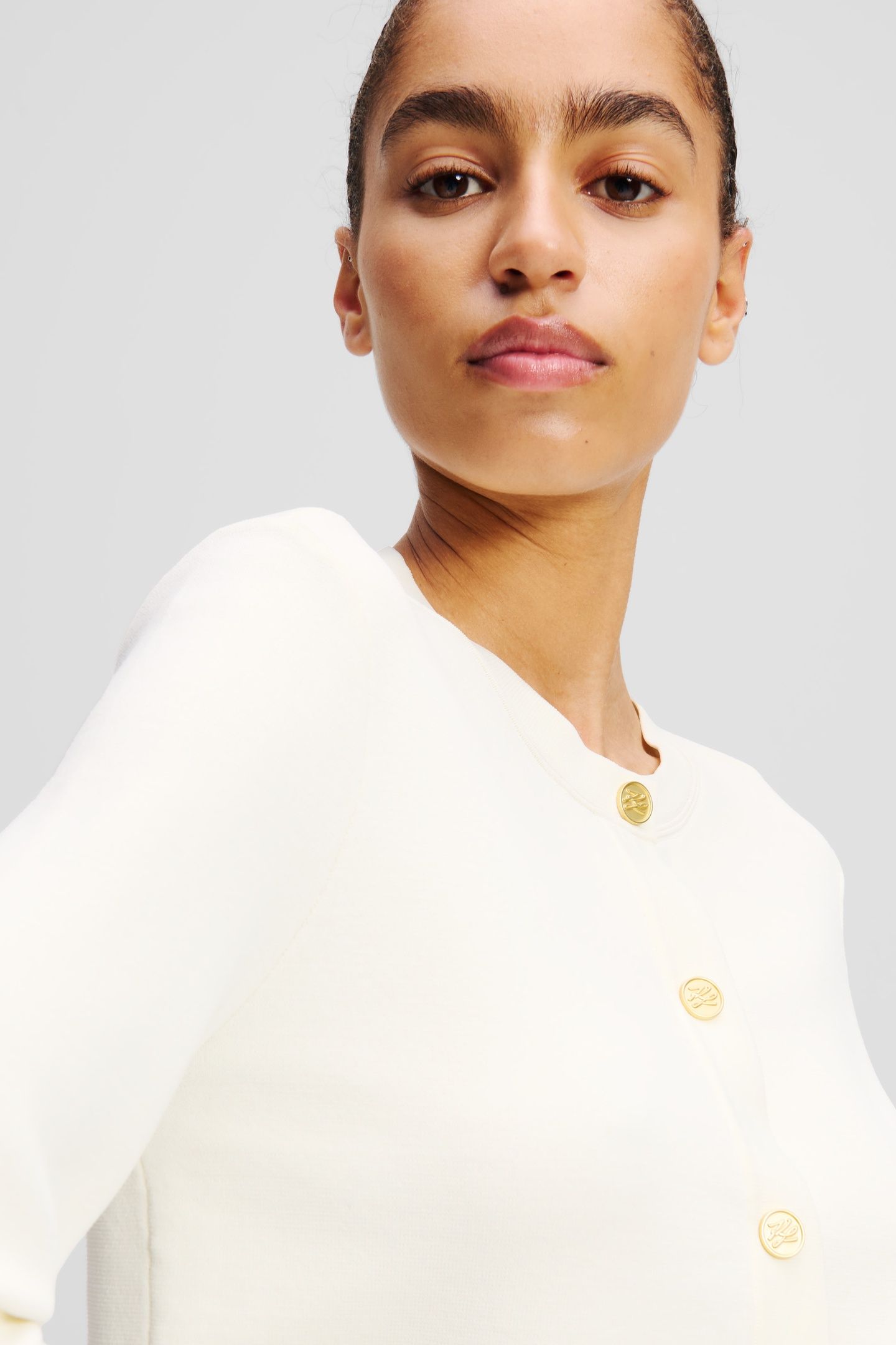 BUTTON CARDIGAN WHITE 3