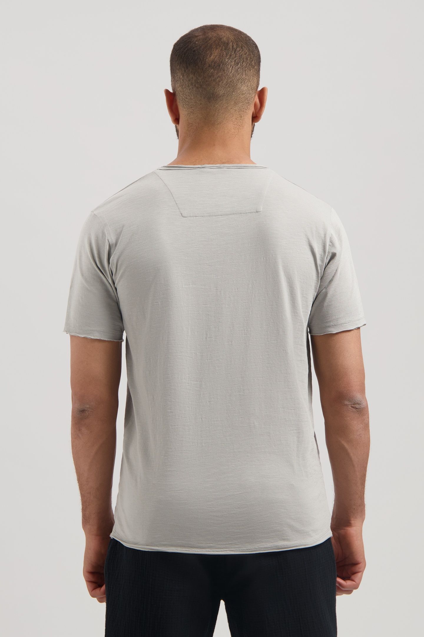 DS_MC QUEEN TEE GHOST GREY 3