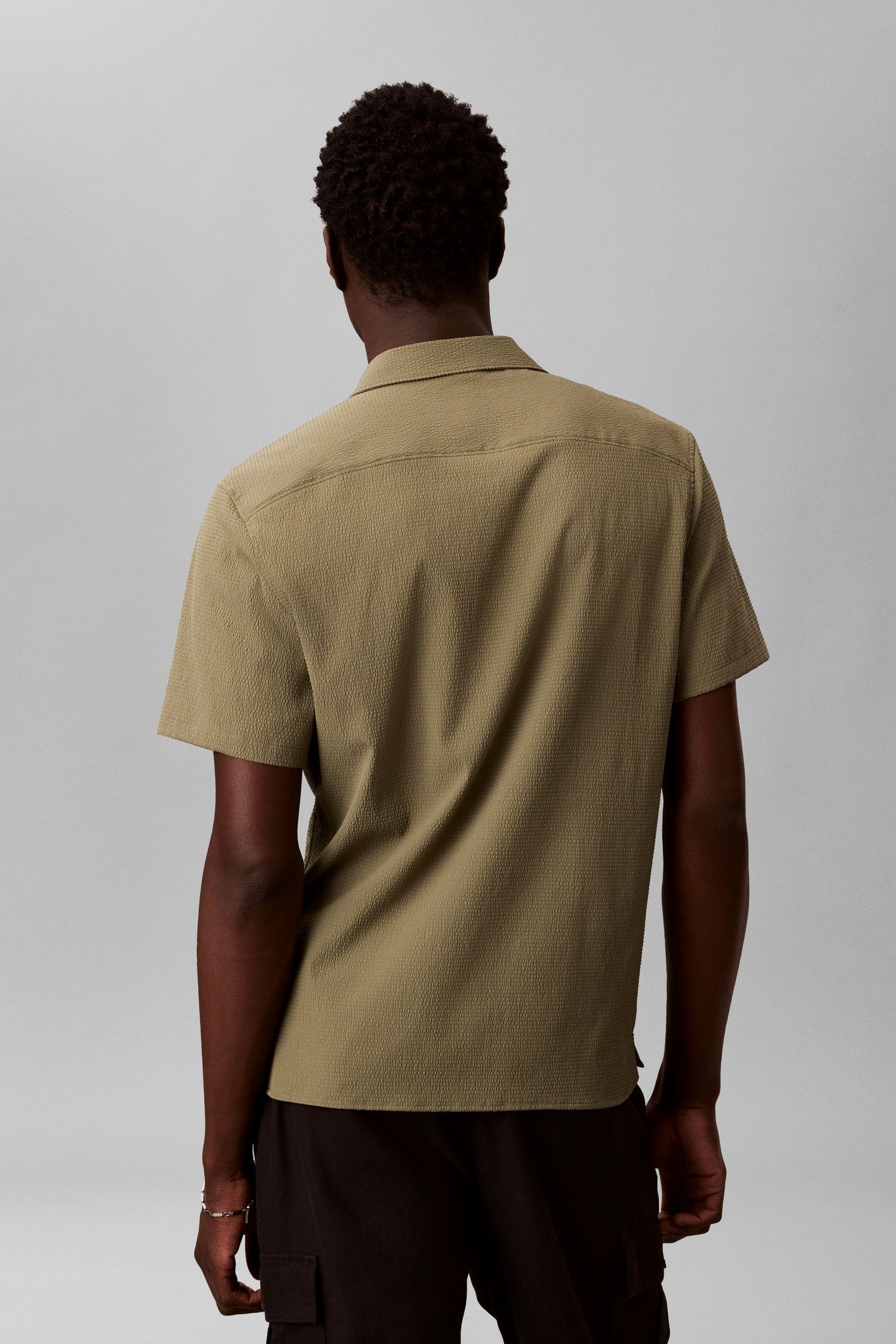 SS SOLID SEERSUCKER SHIRT DEEP LICHEN GREEN 3