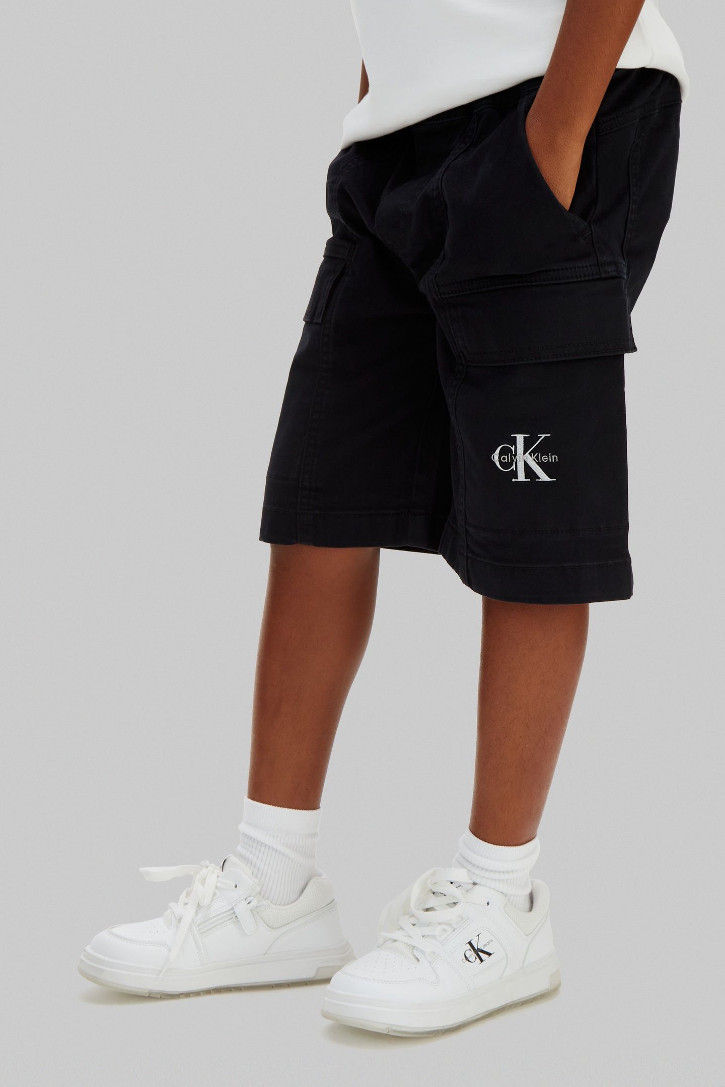 BOYS ESSENTIAL WOVEN SHORTS BLACK 4