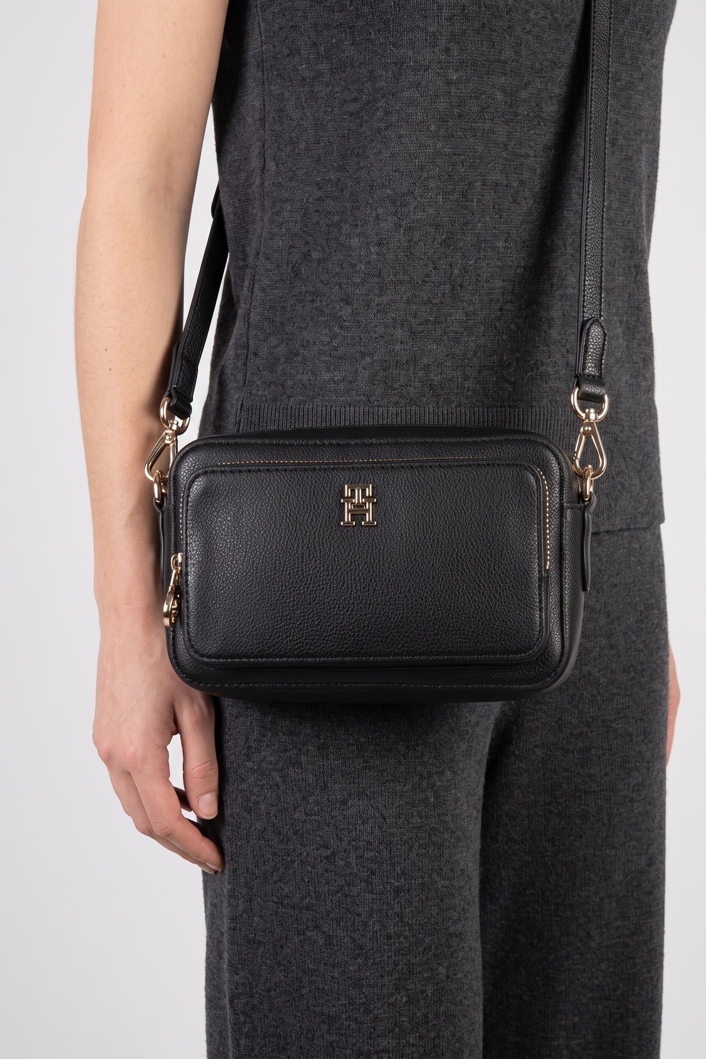 ICON CAMERA BAG BLACK 1