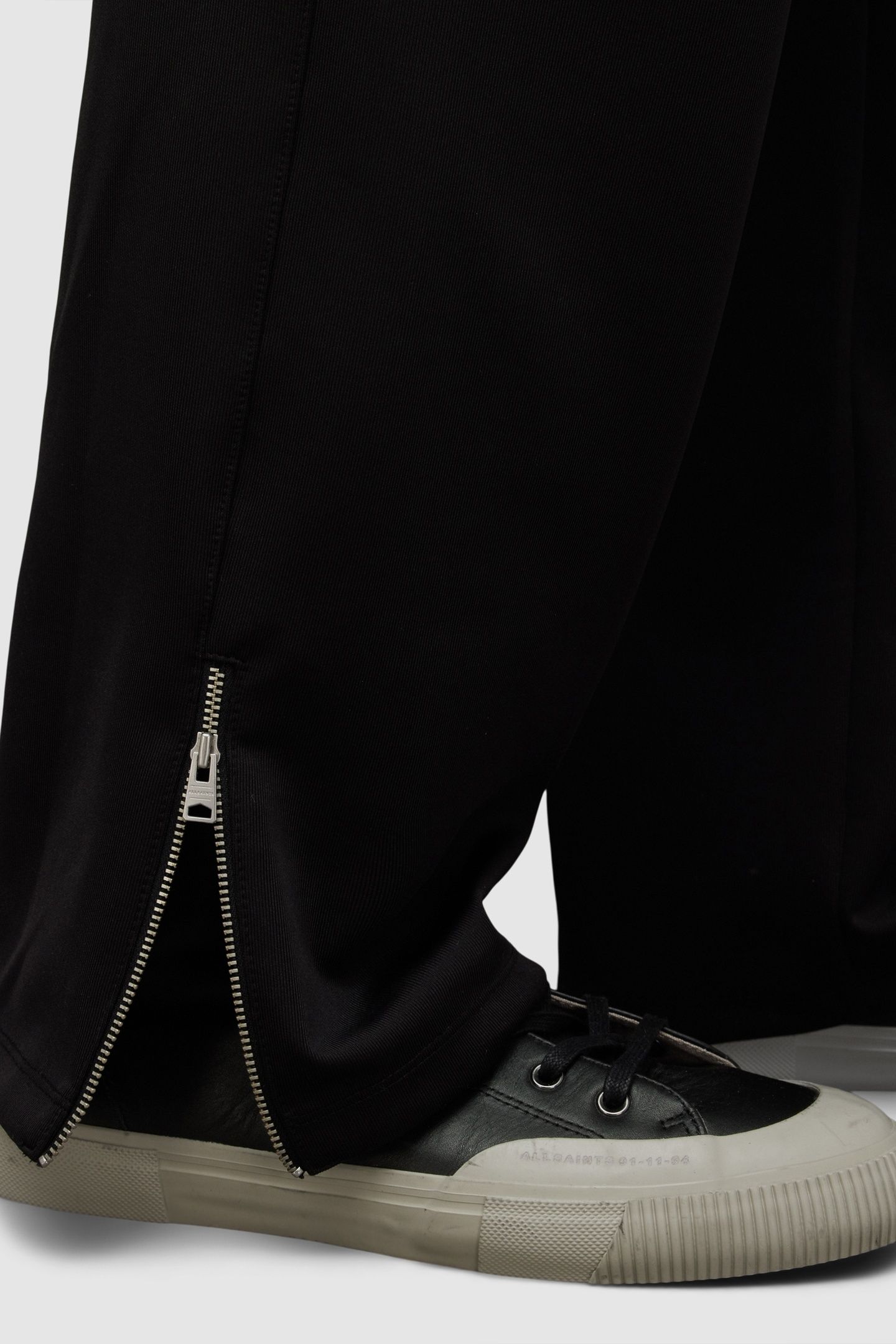 HUNTER SWEATPANT JET BLACK 6
