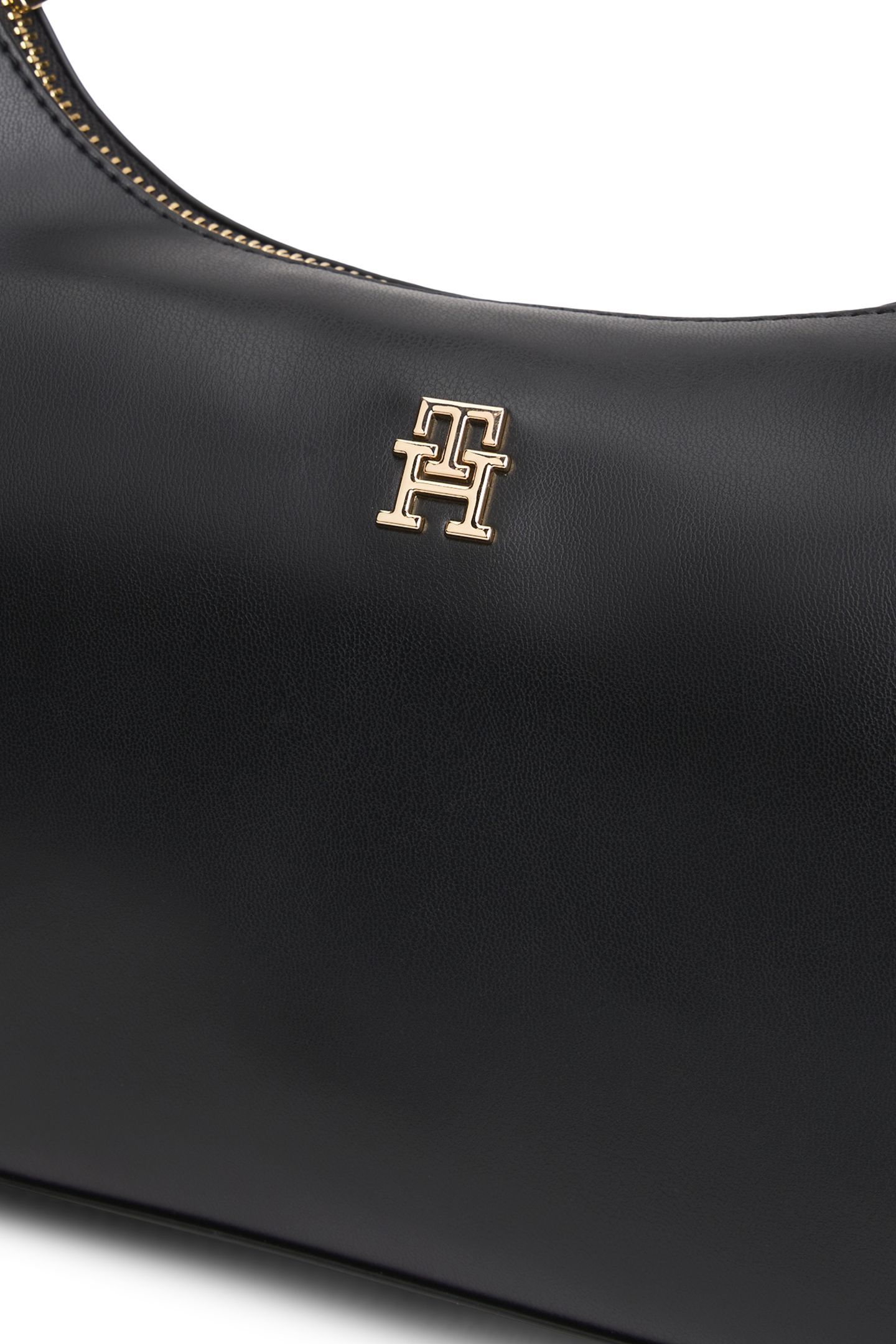 ESSENTIAL SHOULDER BAG BLACK 3