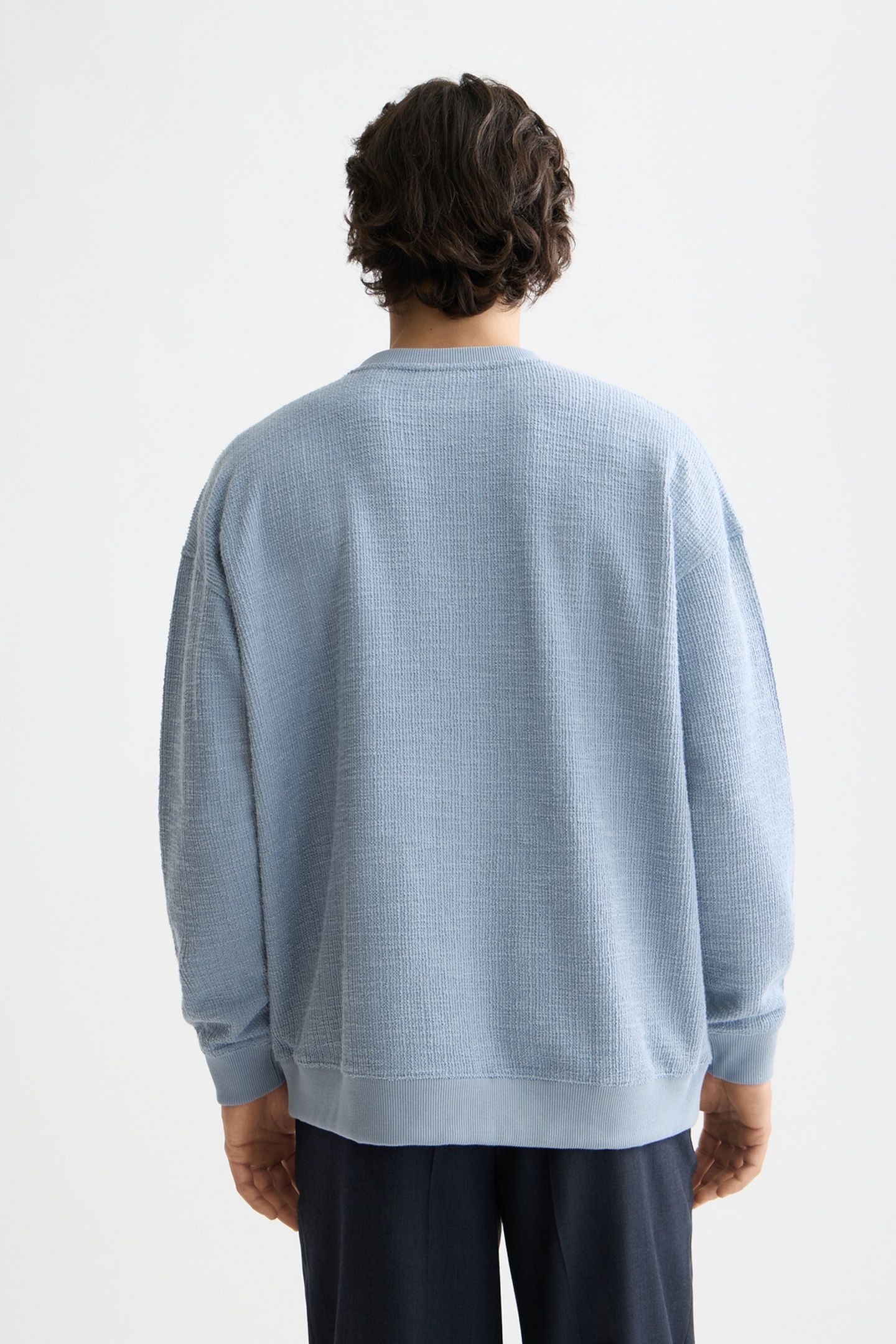 TEXTURED SWEATSHIRT FADED DENIM 2