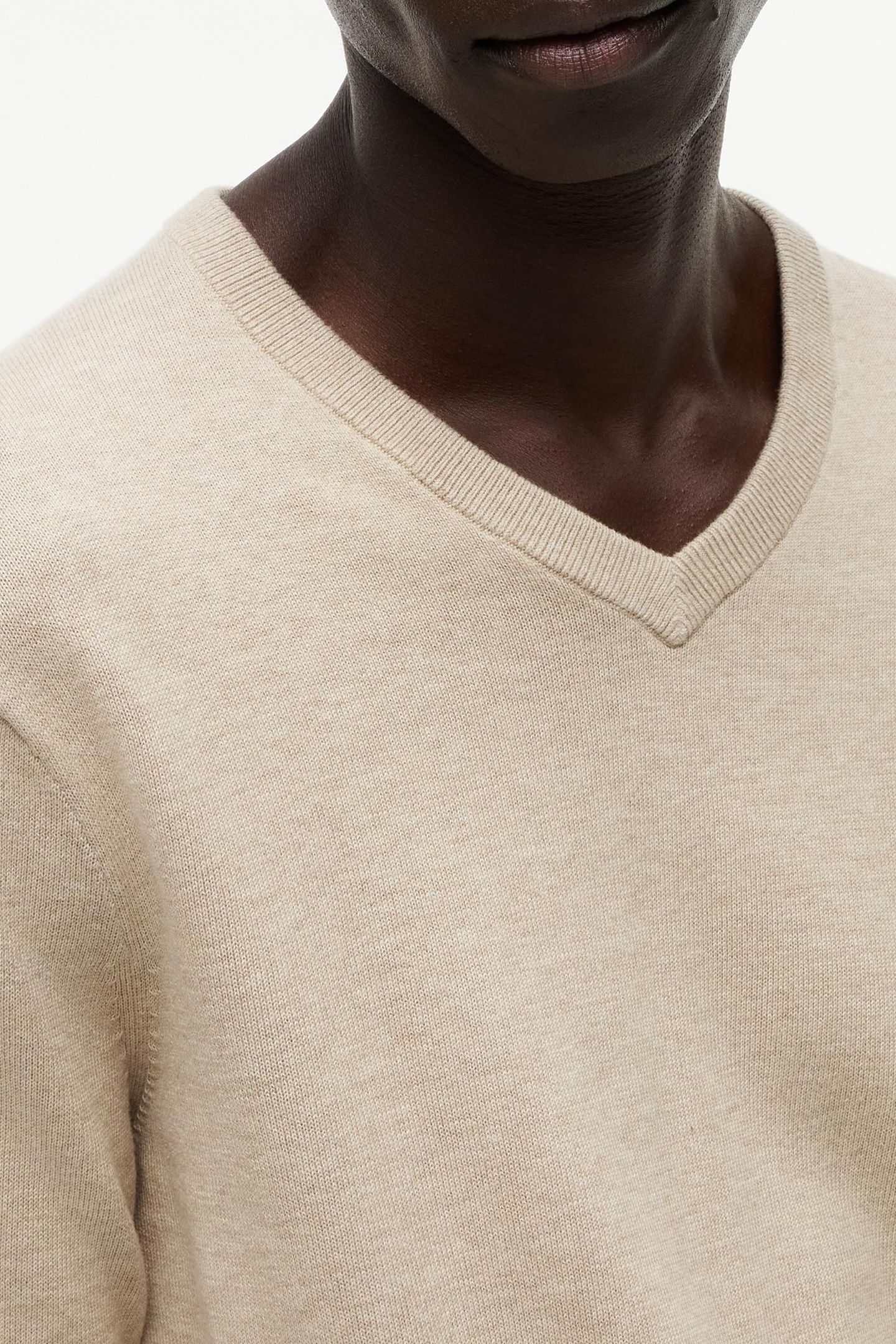ESSENTIAL COTTON V NECK BATIQUE KHAKI HEATHER 5