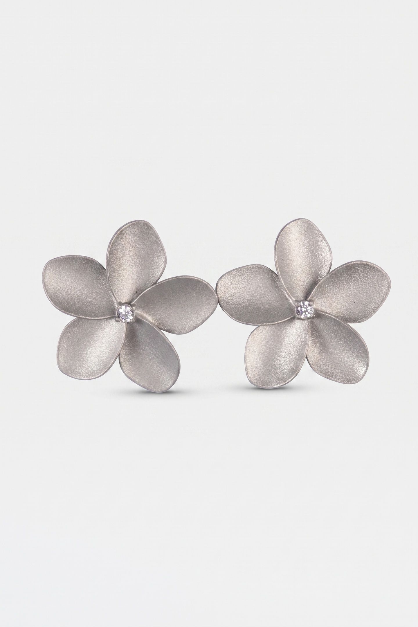 MAHINA CLUB EMPOWHER OHRRINGE SILVER 3