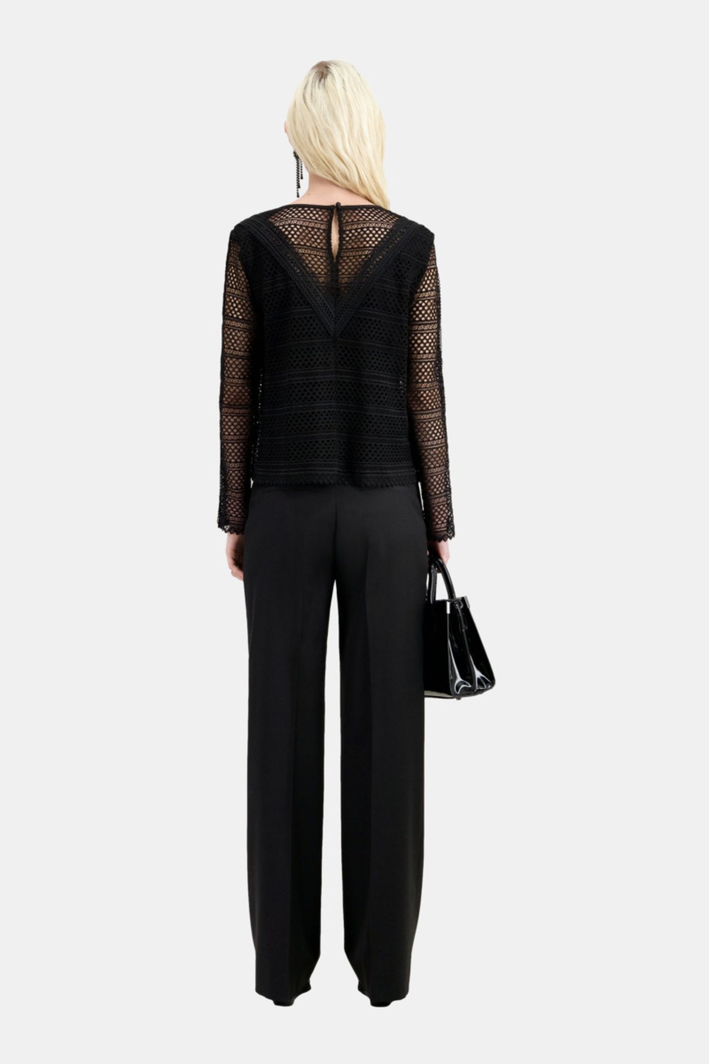LONG-SLEEVED GRAPHIC LACE TOP BLACK 4