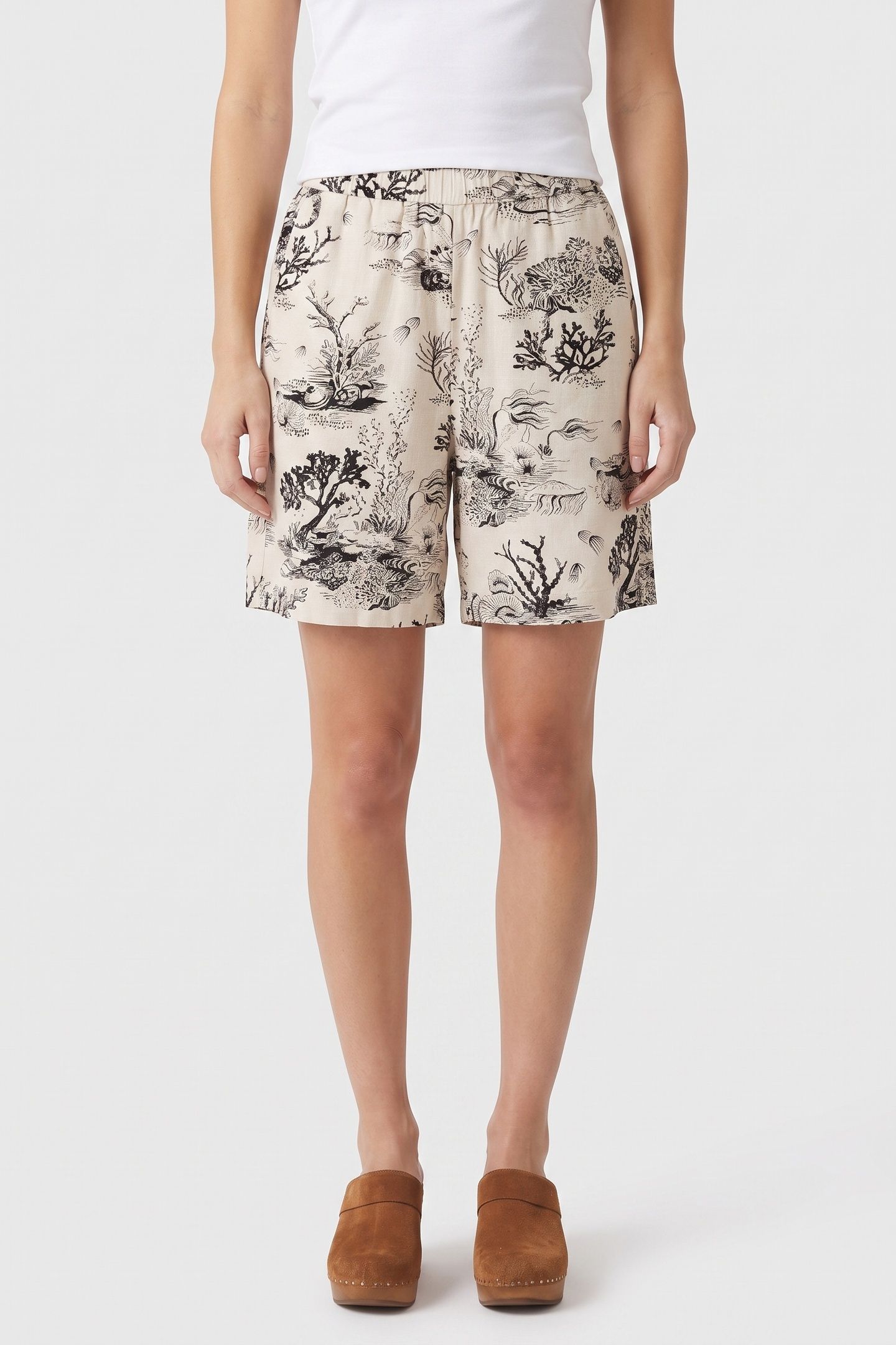ELLIE SHORTS AOP BEIGE 1