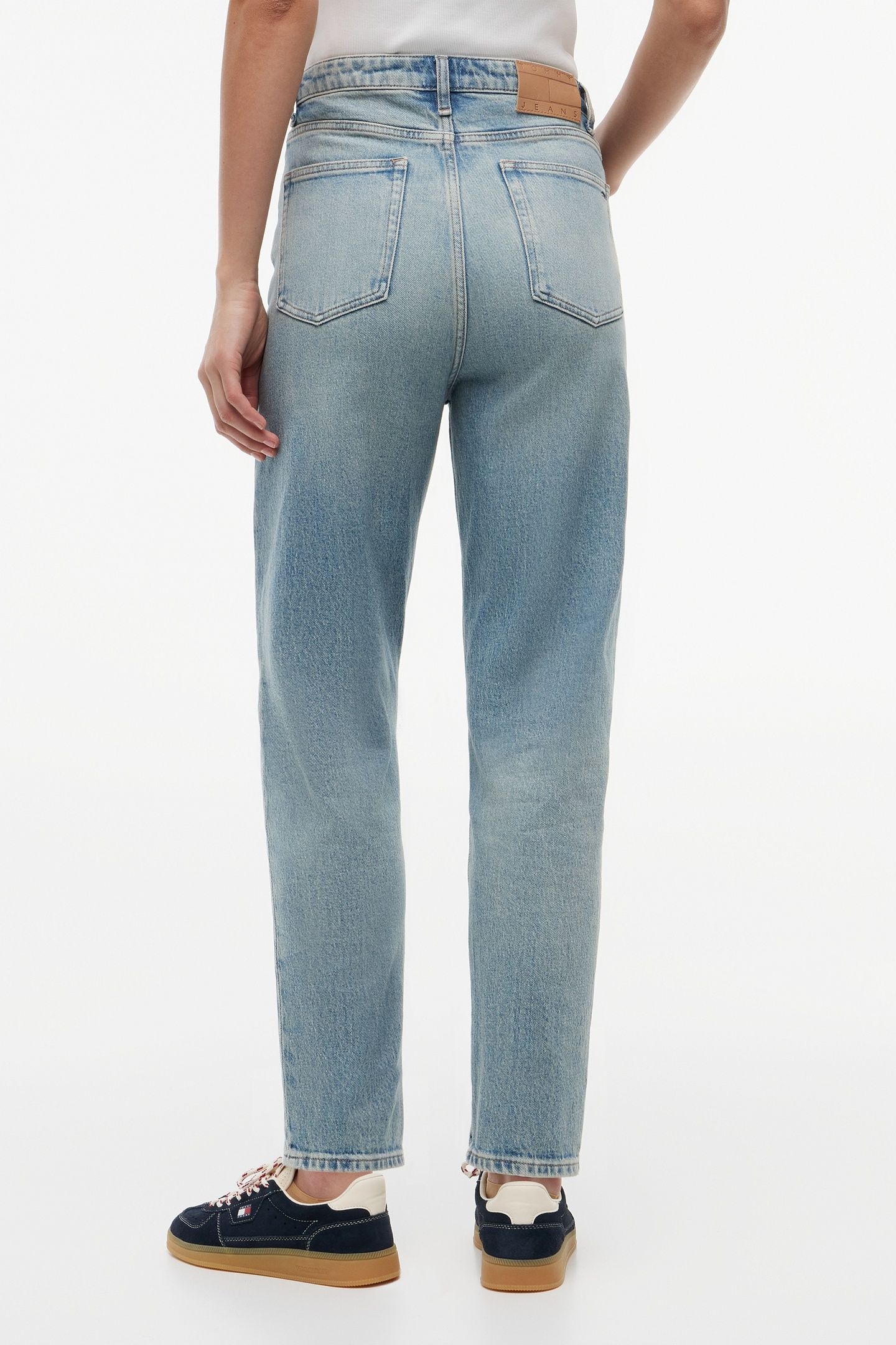 MOM JEAN TAPERED DENIM LIGHT 2