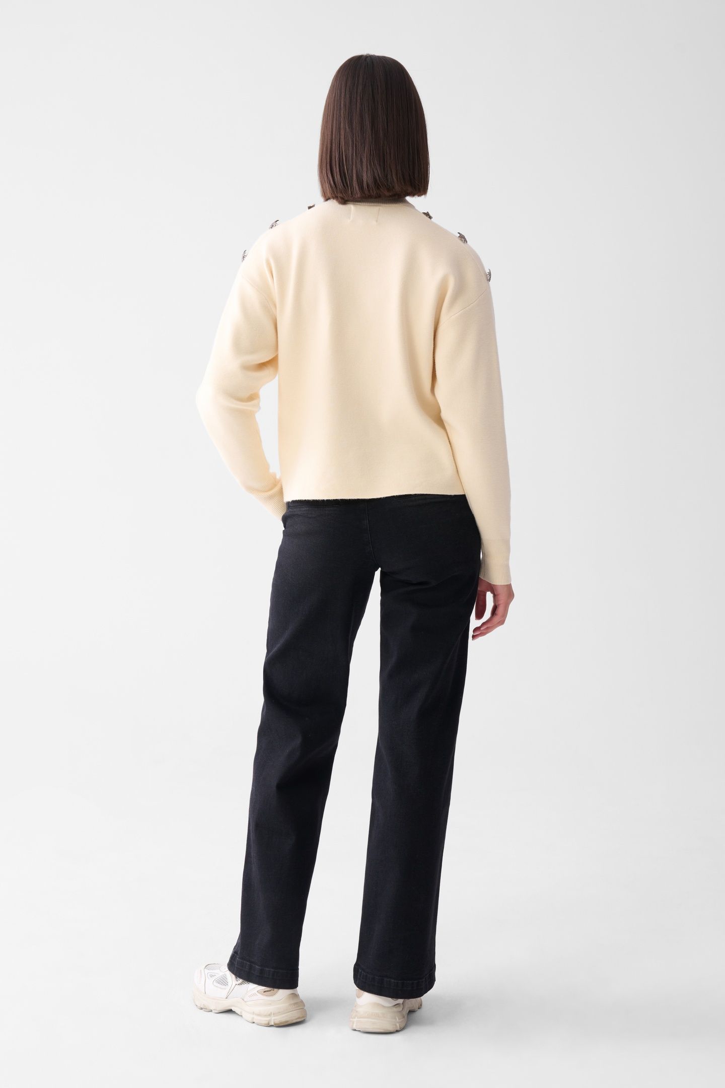 LA-SBSTAR BUTTON KNIT OFFWHITE 2