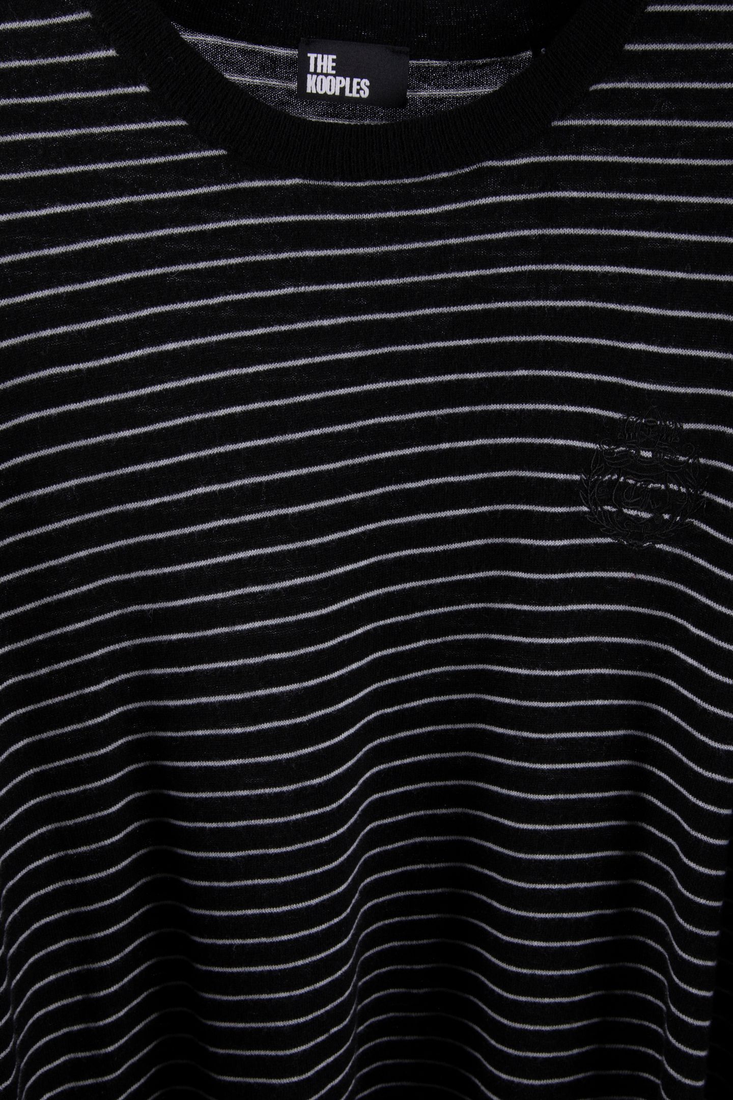 PULL COL ROND A RAYURES DETAIL BRODERIE BLACK / WHITE 4