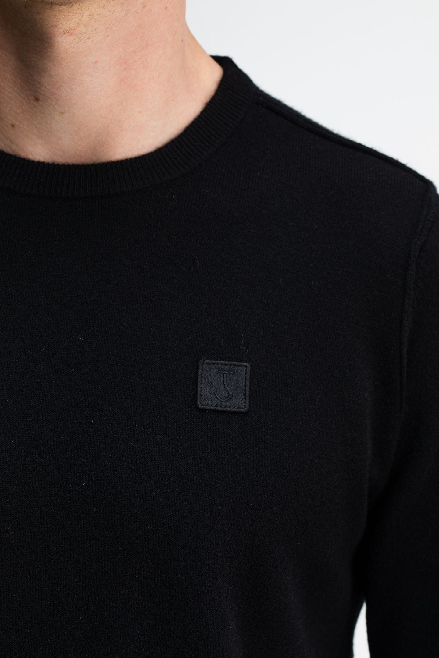 CLIFTON CREW OFF BLACK 5