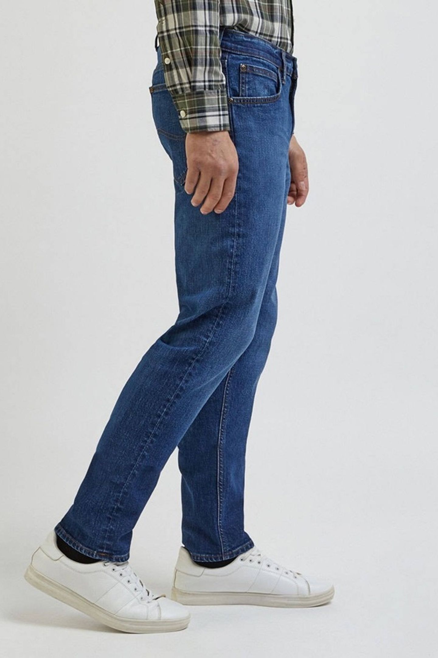 DAREN ON THE ROAD JEANS 4