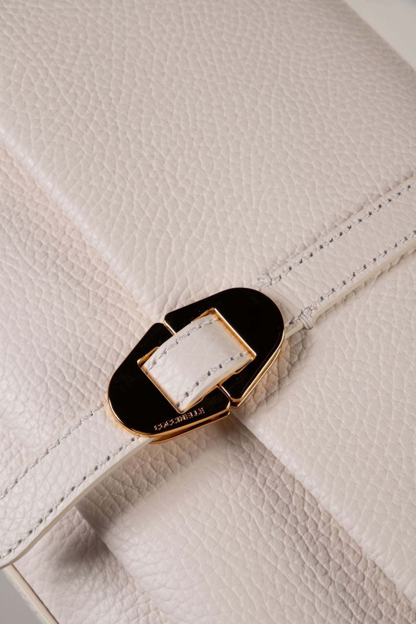 COCCINELLEDORIAN BLANCO 4