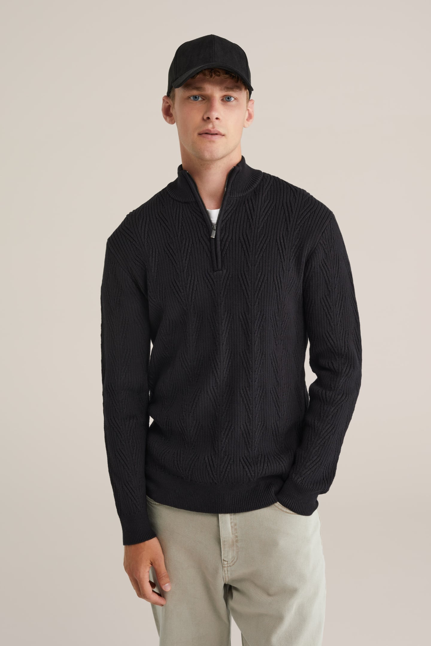 HALFWAY ZIPPER BLACK 1