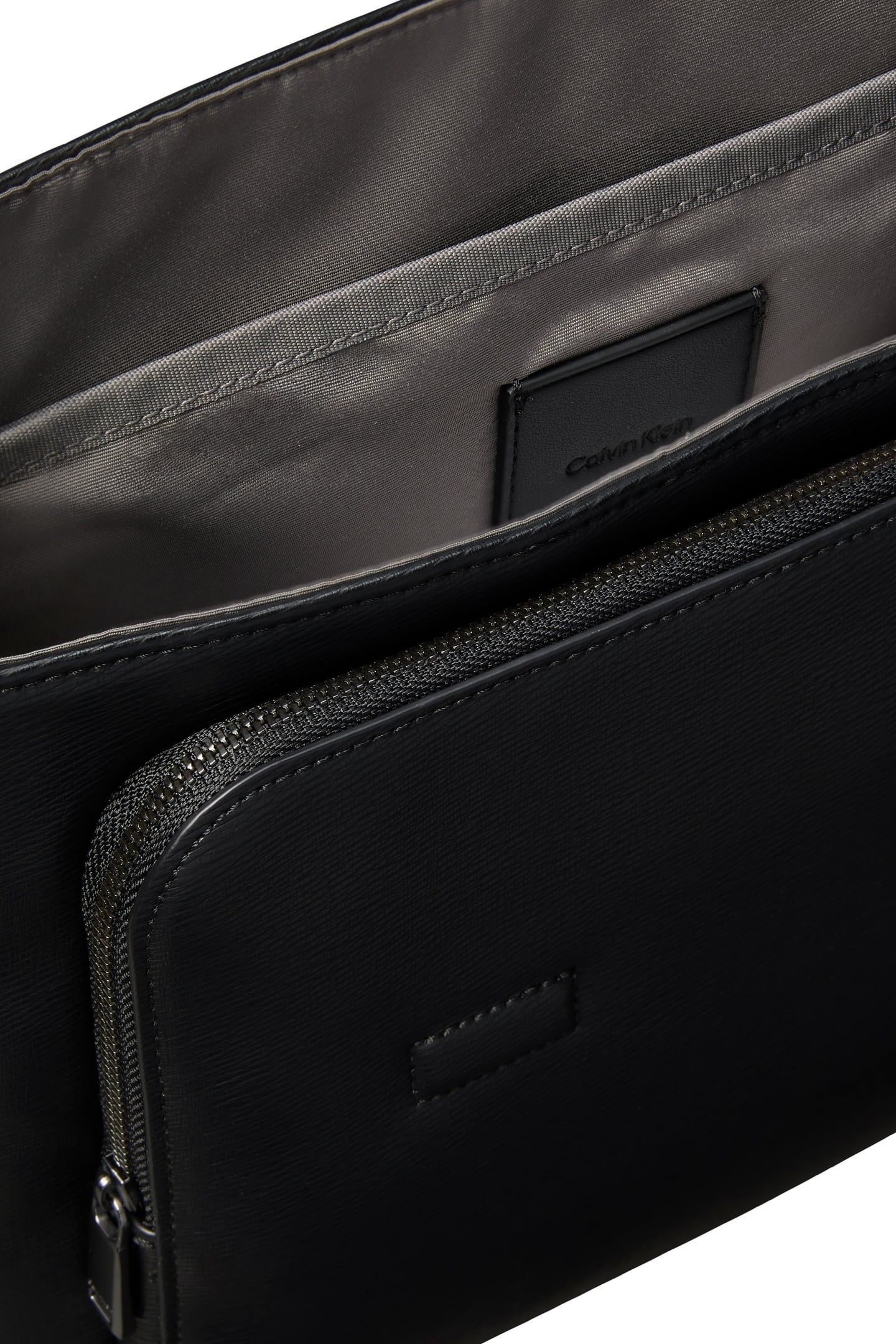 EMBLEM FLAP MESSENGER BLACK 3