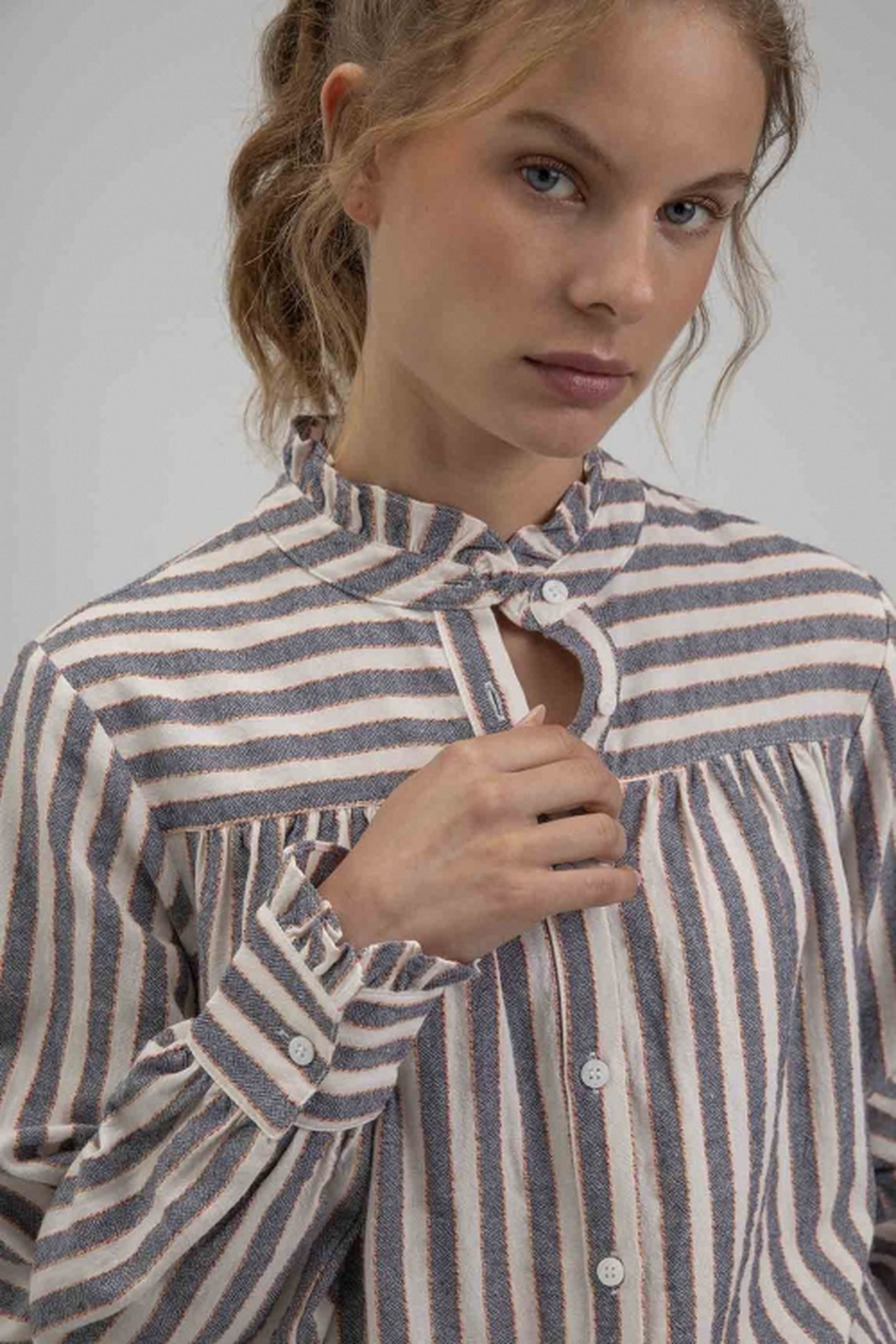 SHARONA BLOUSE NAVY CHECK 4