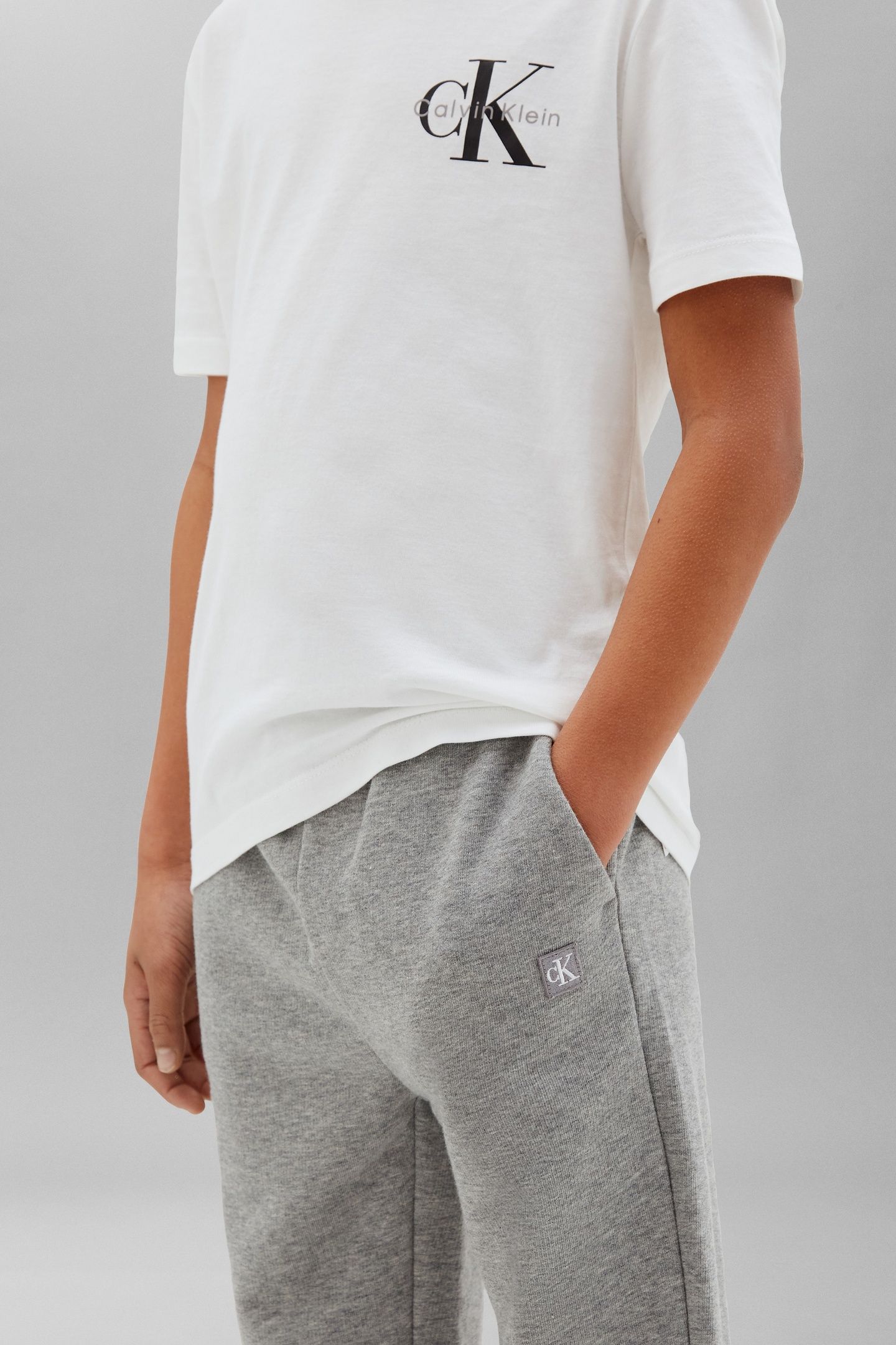UNISEX MINI BADGE SWEATPANT MEDIUM GREY HEATHER 6