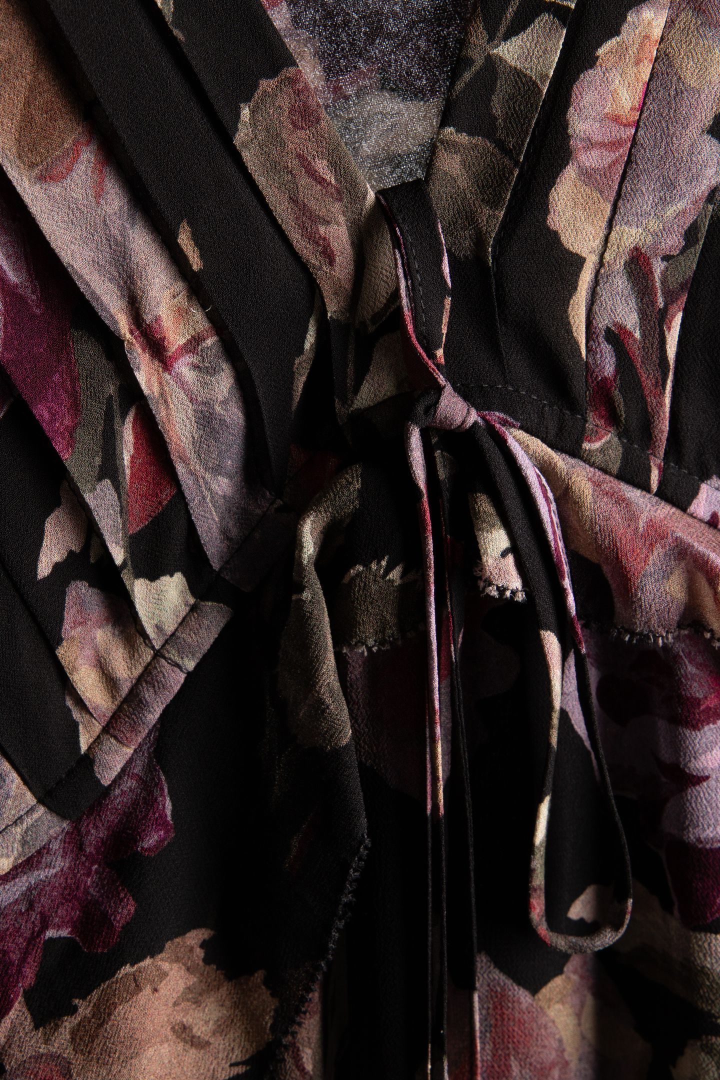 LONG-SLEEVED DRESS IN ROSE PRINT BLACK / PURPLE 6