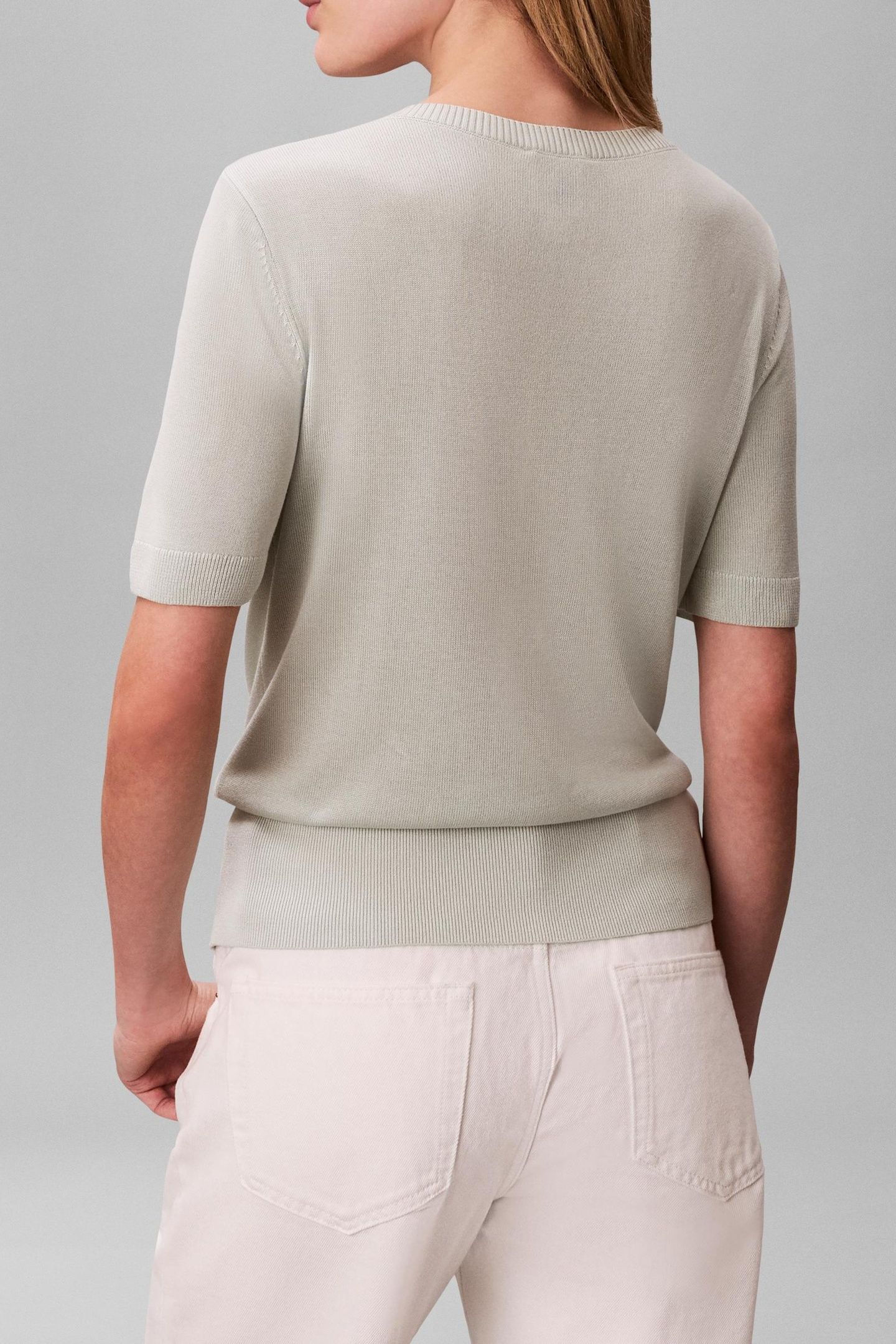 FINE GAUGE VISCOSE V-NECK TOP PALE MEADOW 2