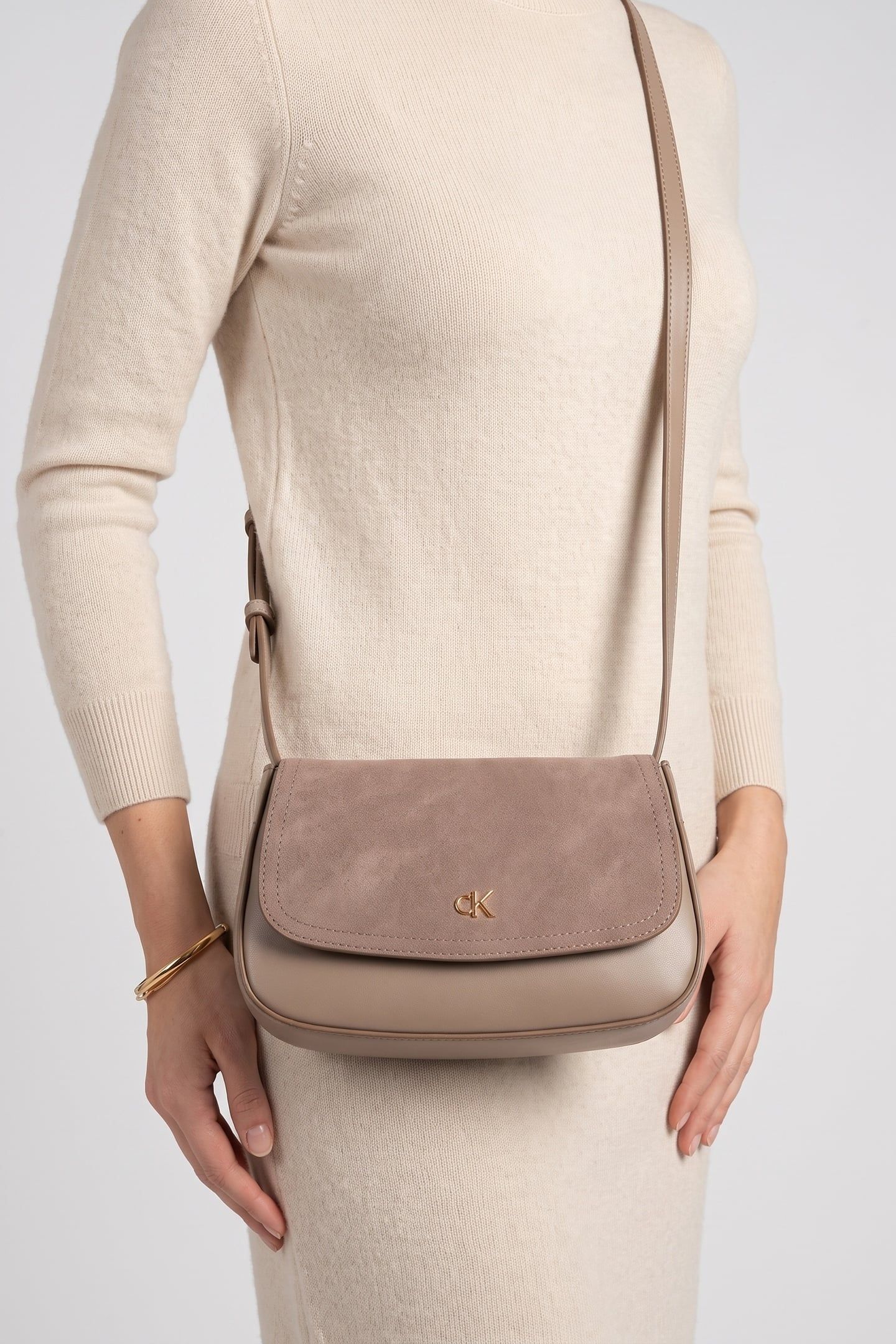 CK BRUSHED FLAP CROSSOVER DESERT TAUPE 1