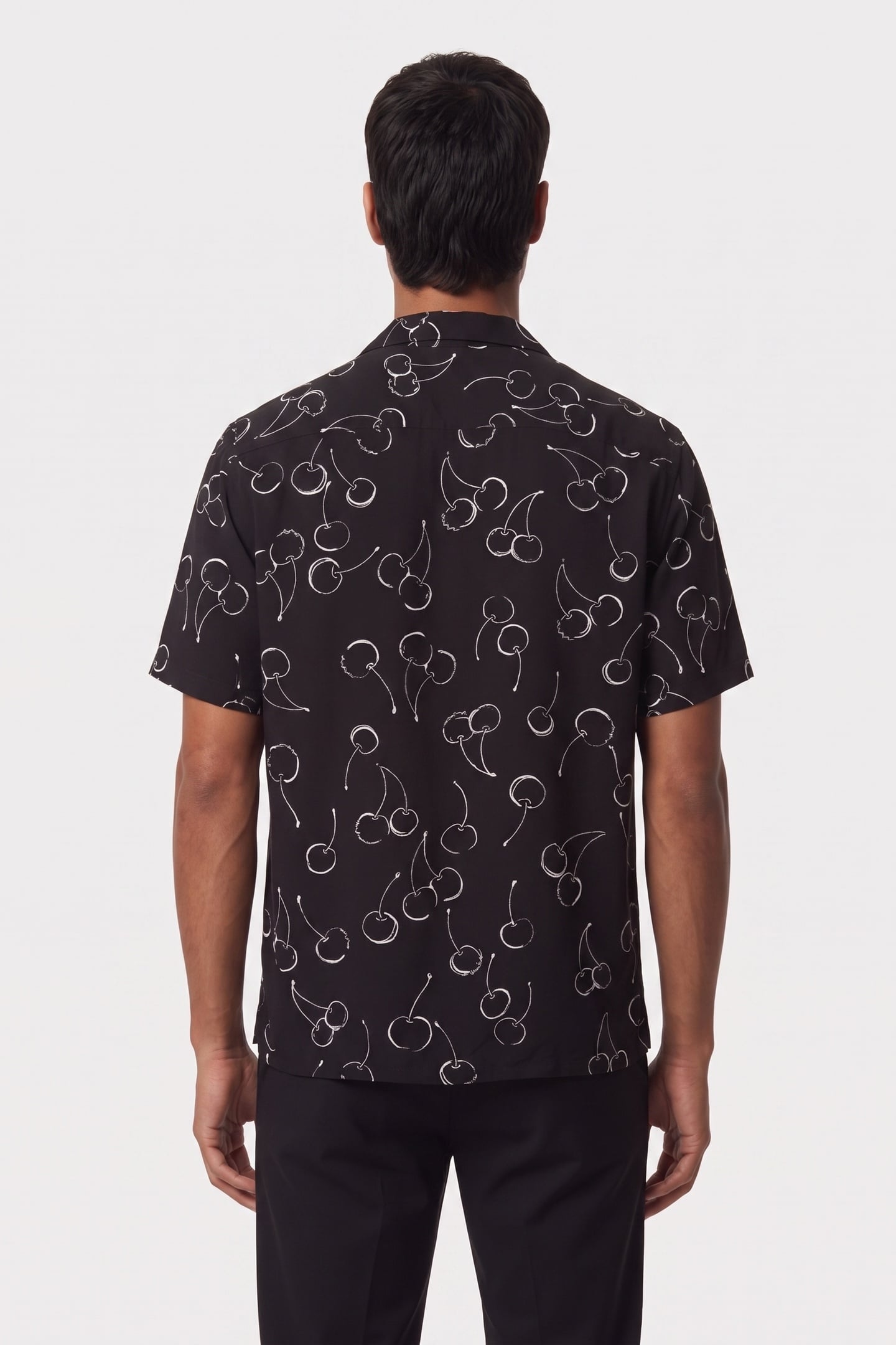 SHORT-SLEEVED SHIRT WITH SHARK NECK BLACK 2
