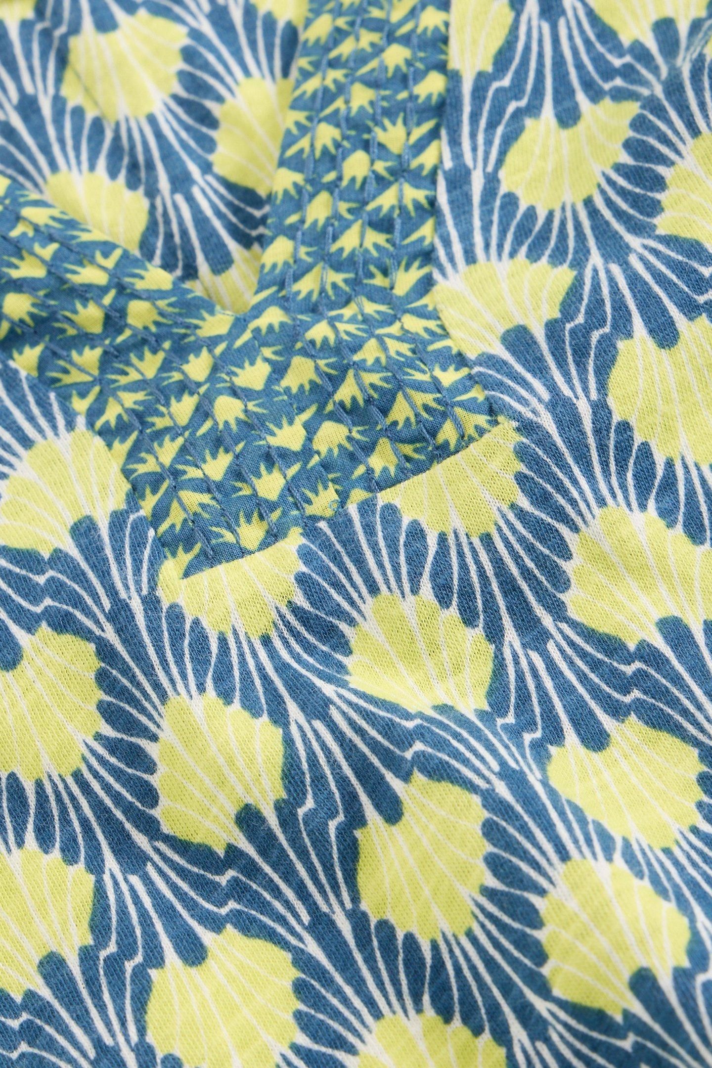 WEAVER NOTCH NECK TOP NAVY PRINT 7