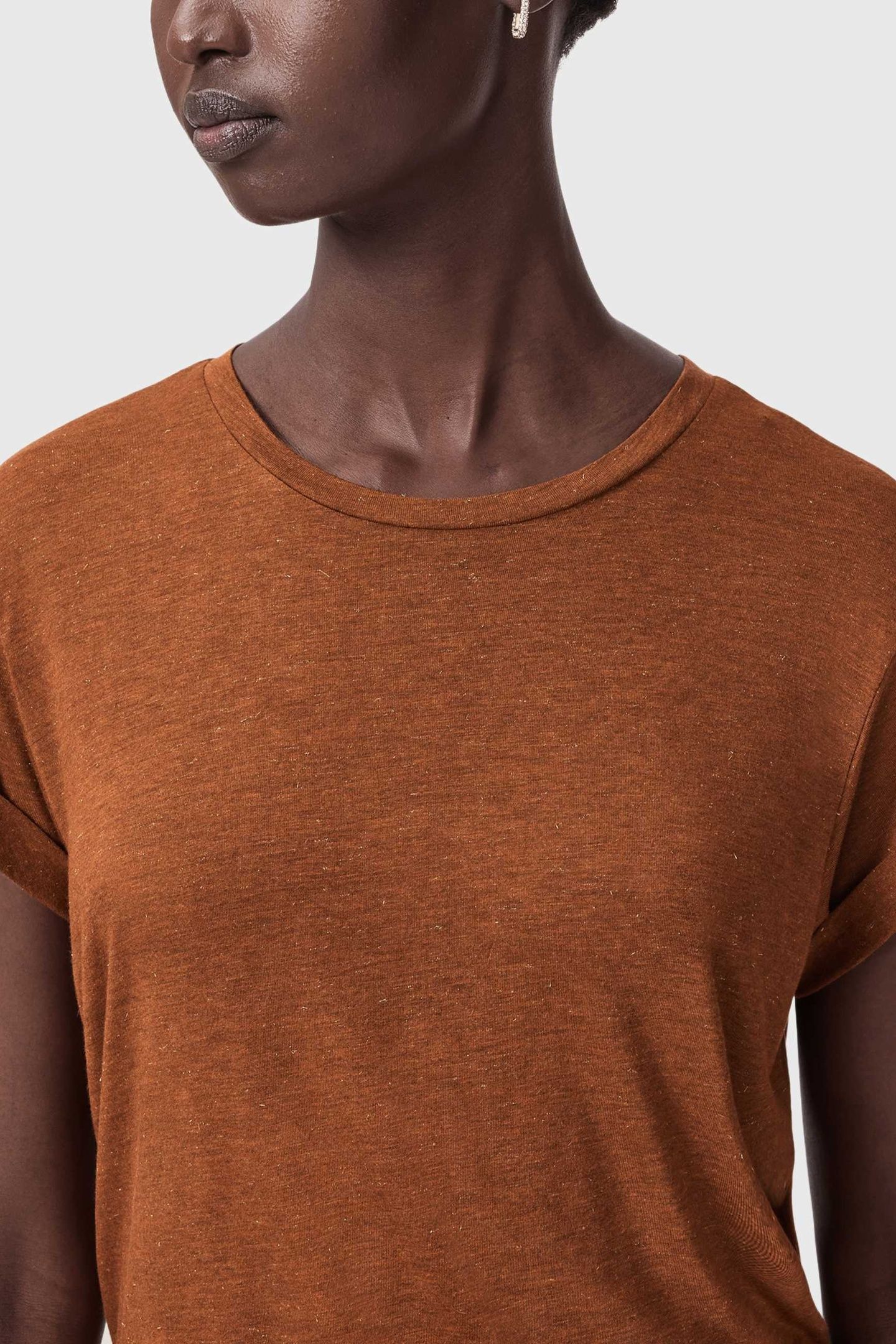 ANNA SHIMMER TEE RUST BROWN 7