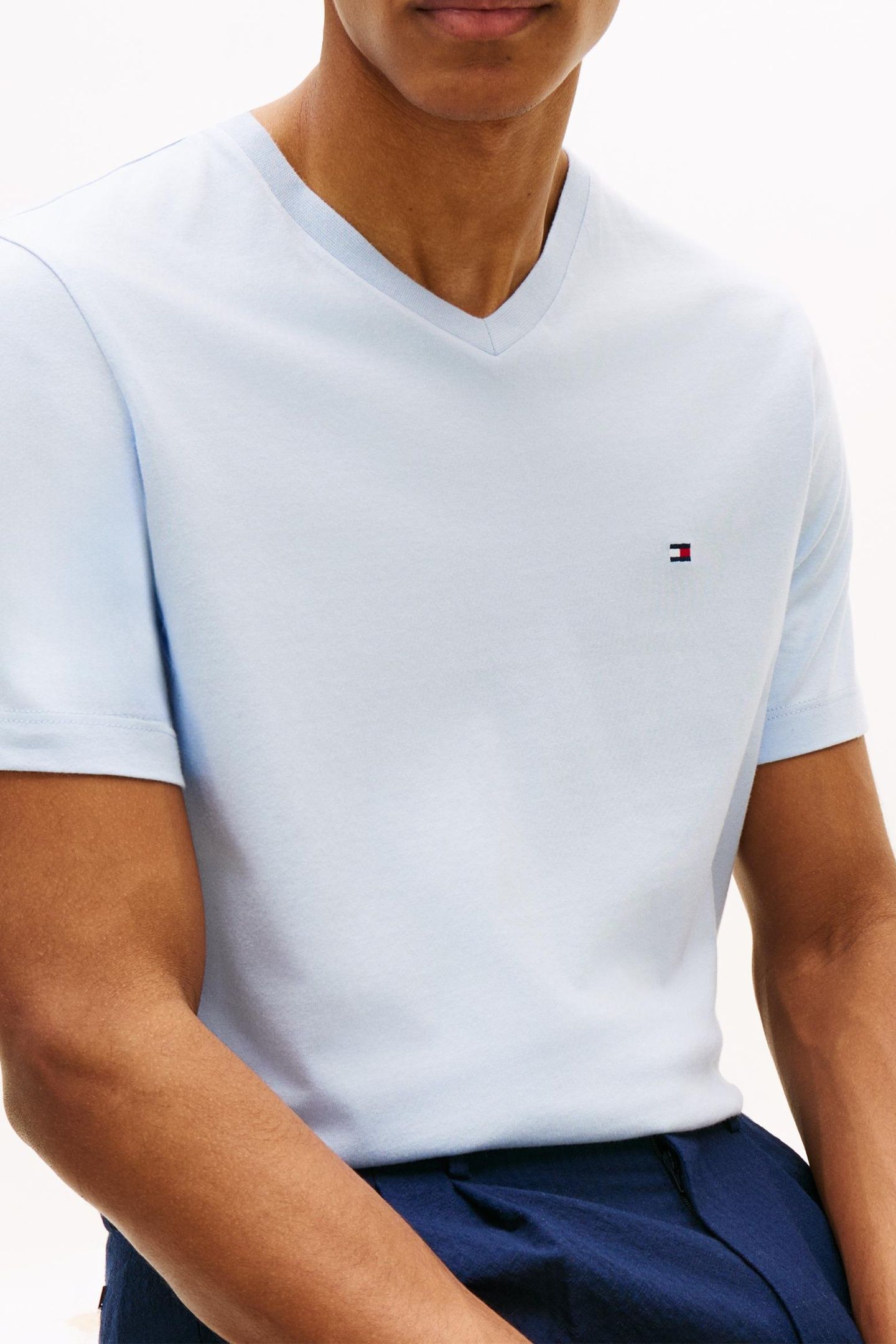 ESSENTIAL V-NECK TEE BREEZY BLUE 5