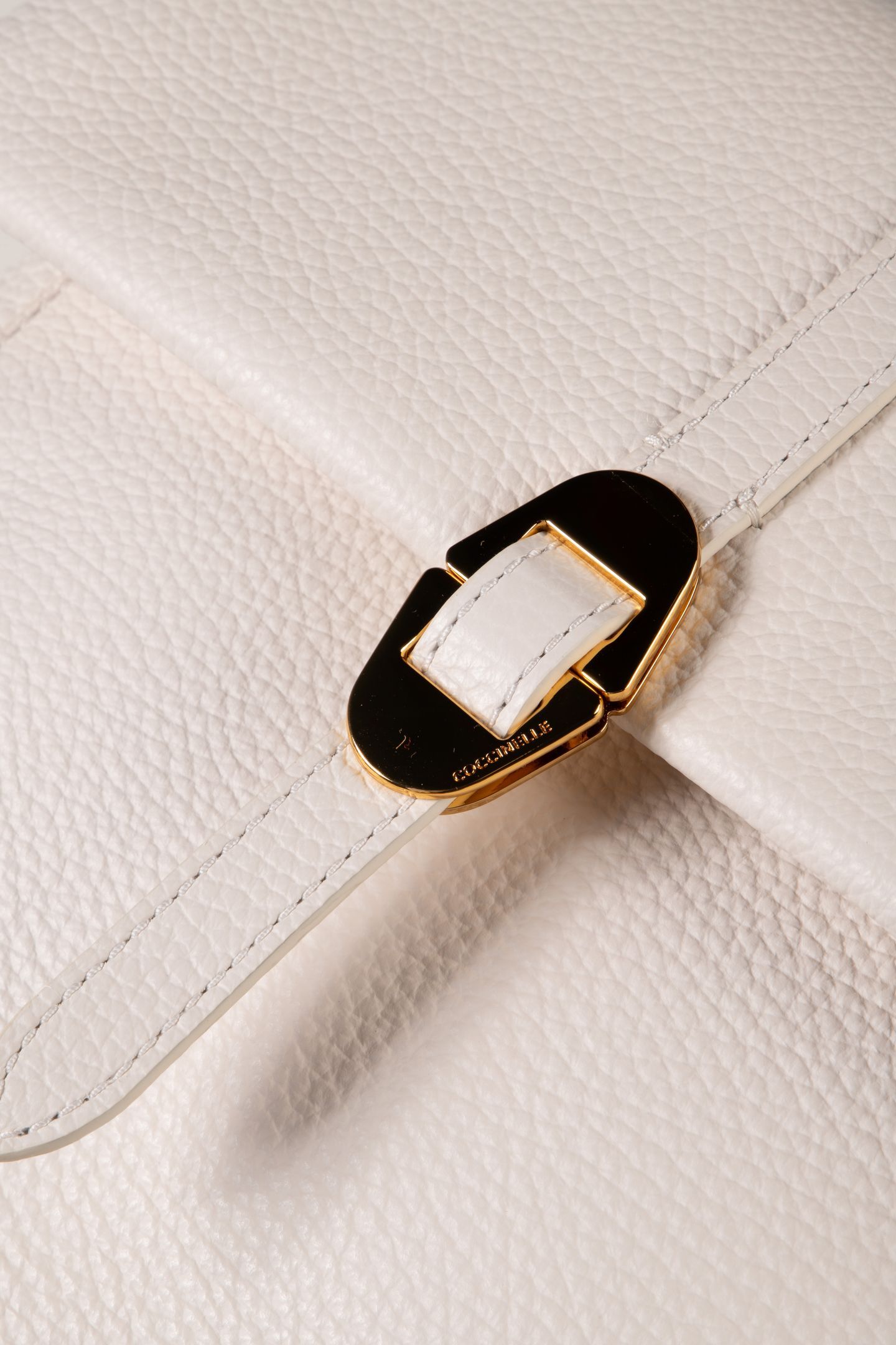 COCCINELLEDORIAN BLANCO 4