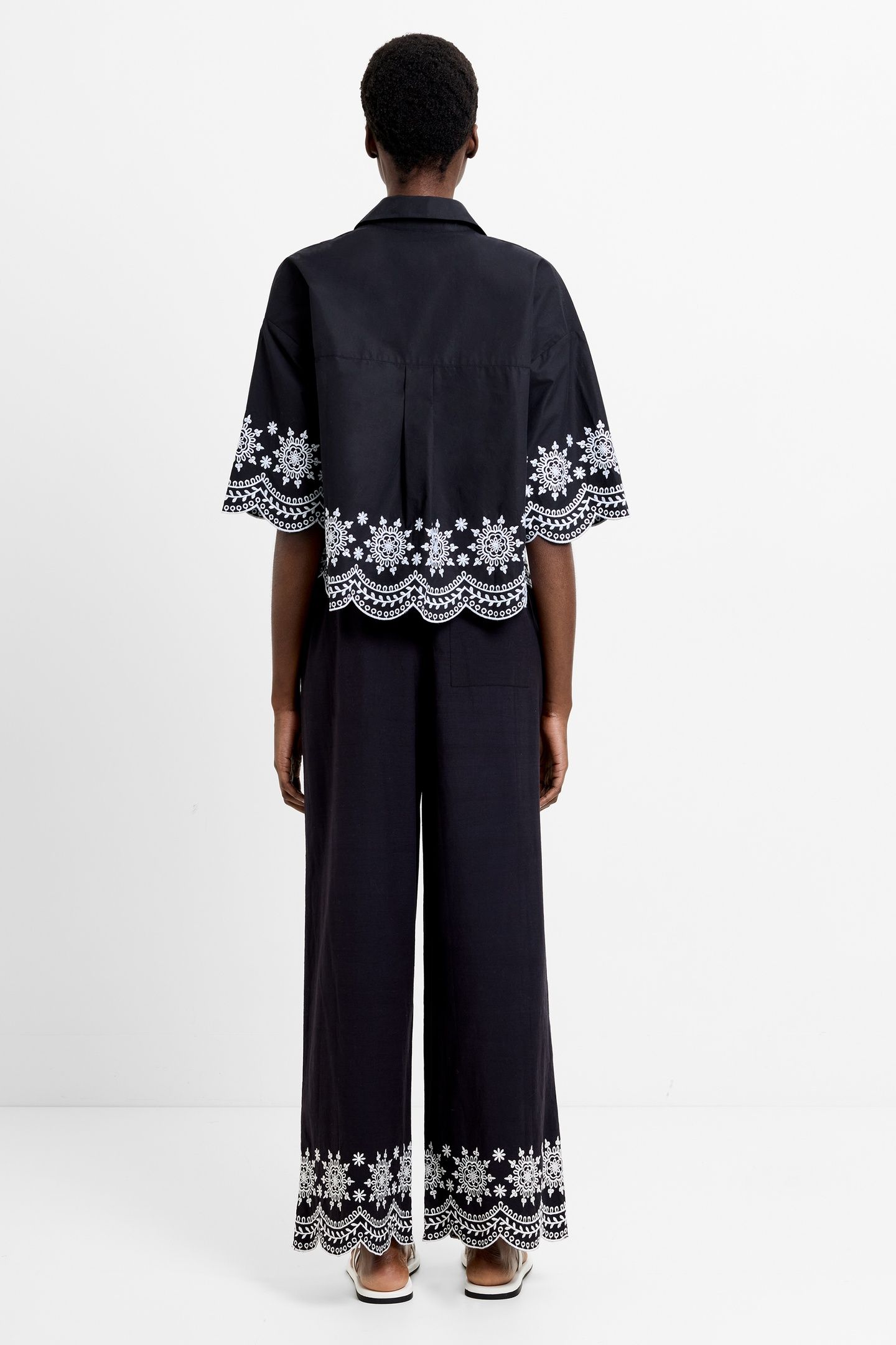 EMB HEM S/S COTTON POPOVER BLACK/WHITE 3