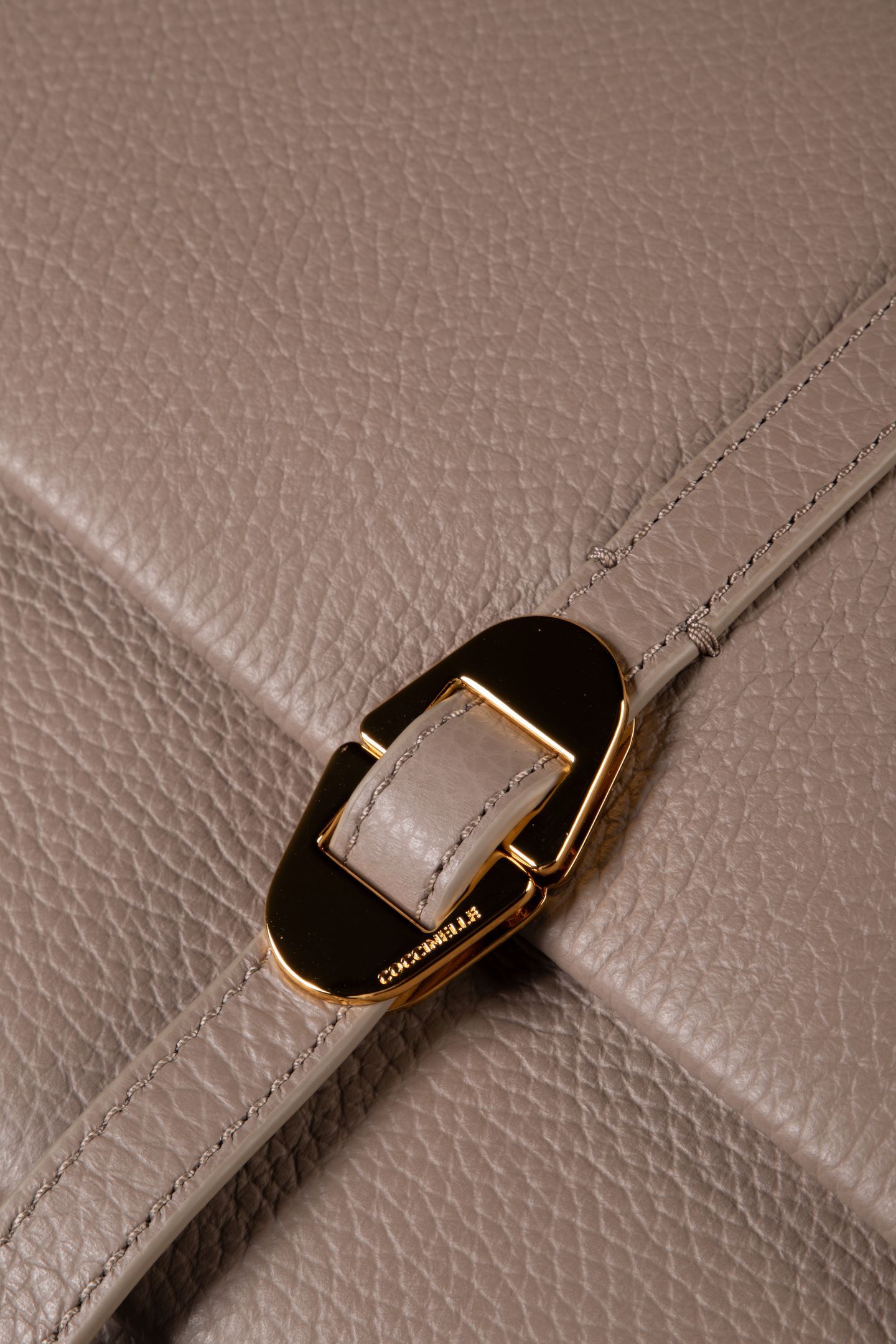 COCCINELLEDORIAN WARM TAUPE 4