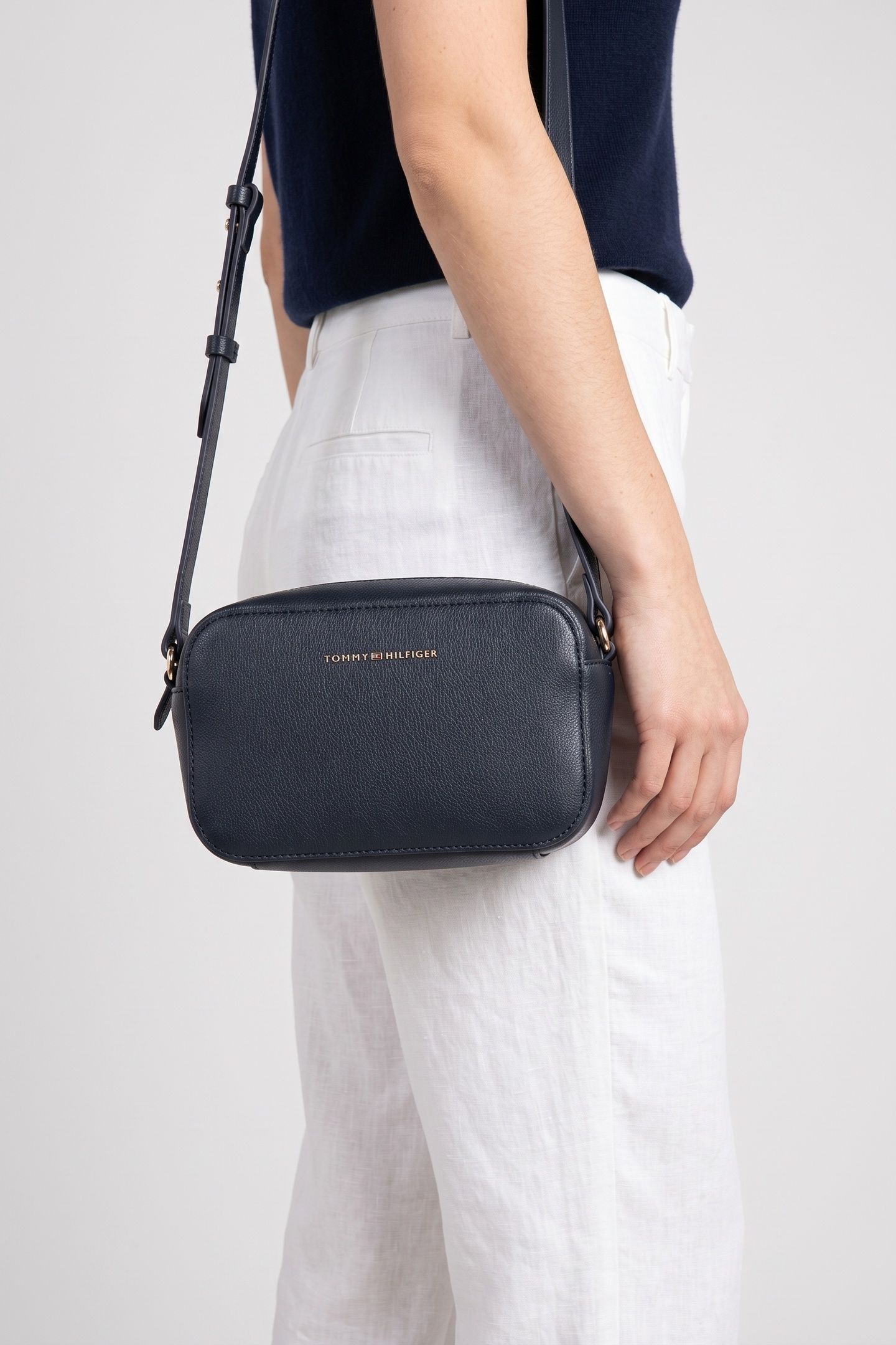 LOGO CAMERA BAG SPACE BLUE 1