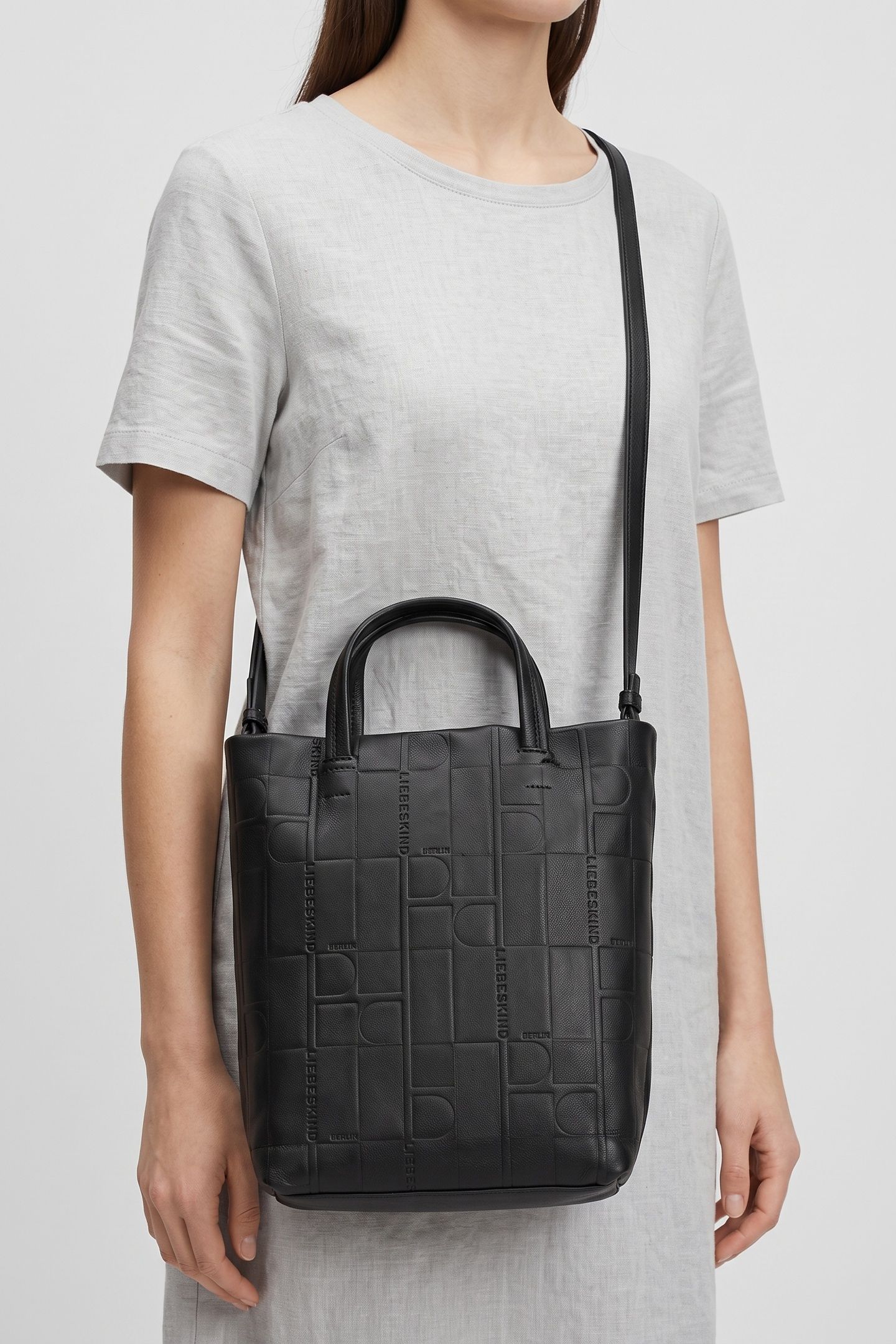 TOTE MEDIUM BLACK 1