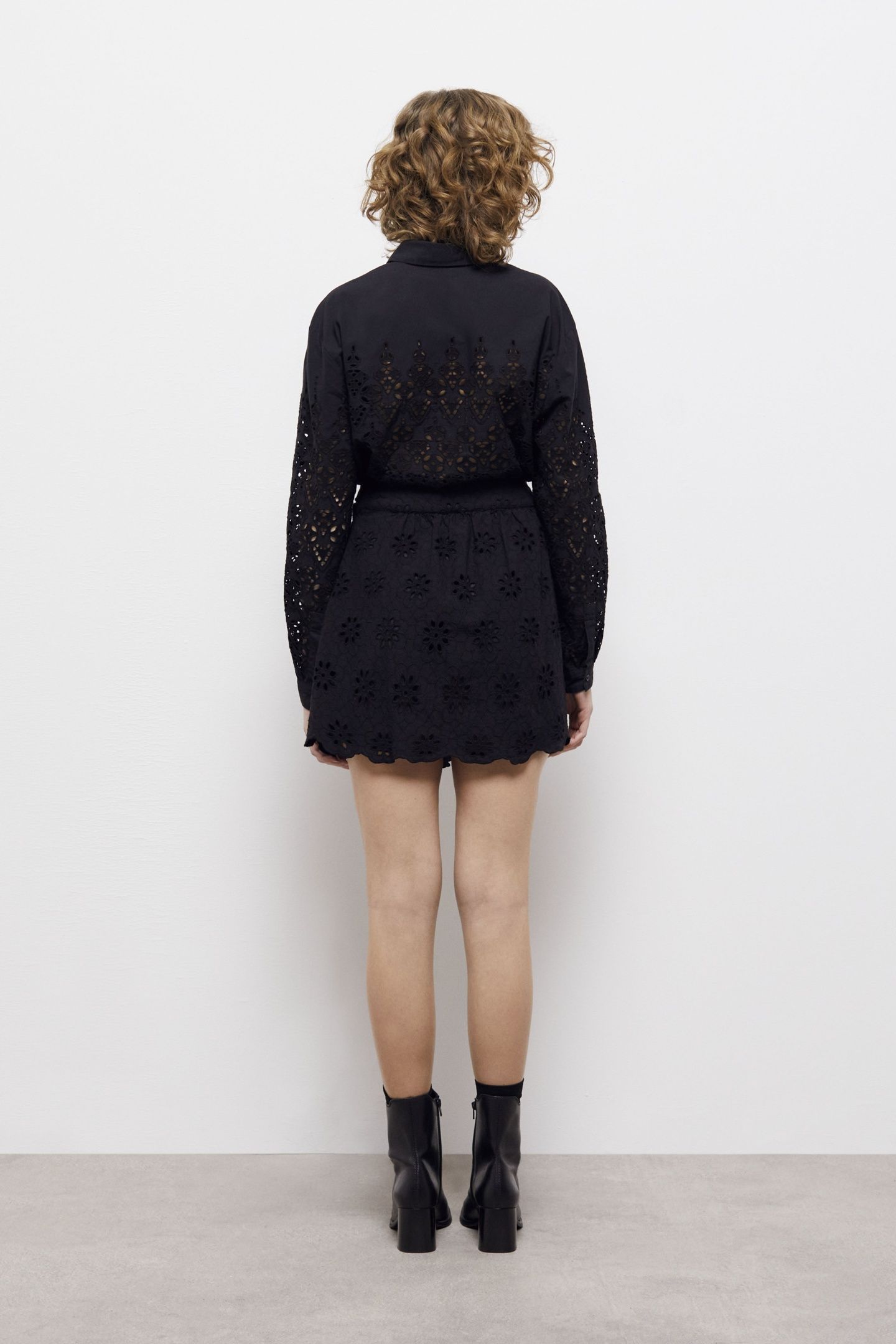 SHORT ELASTICATED SKIRT WITH ENGLISH EMBROIDERY BLACK 3
