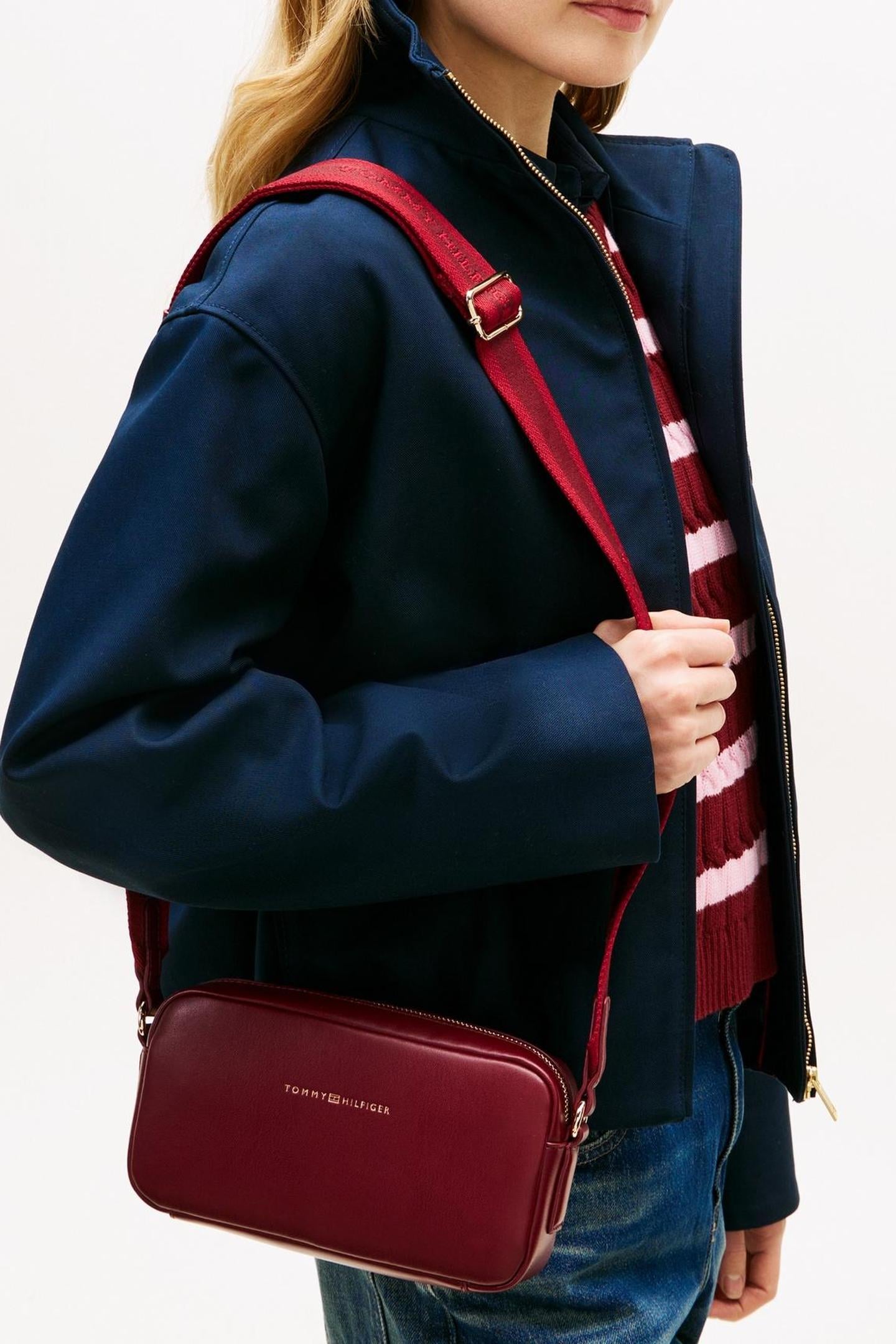 ESSENTIAL CAMERA BAG VELVET MAROON 1