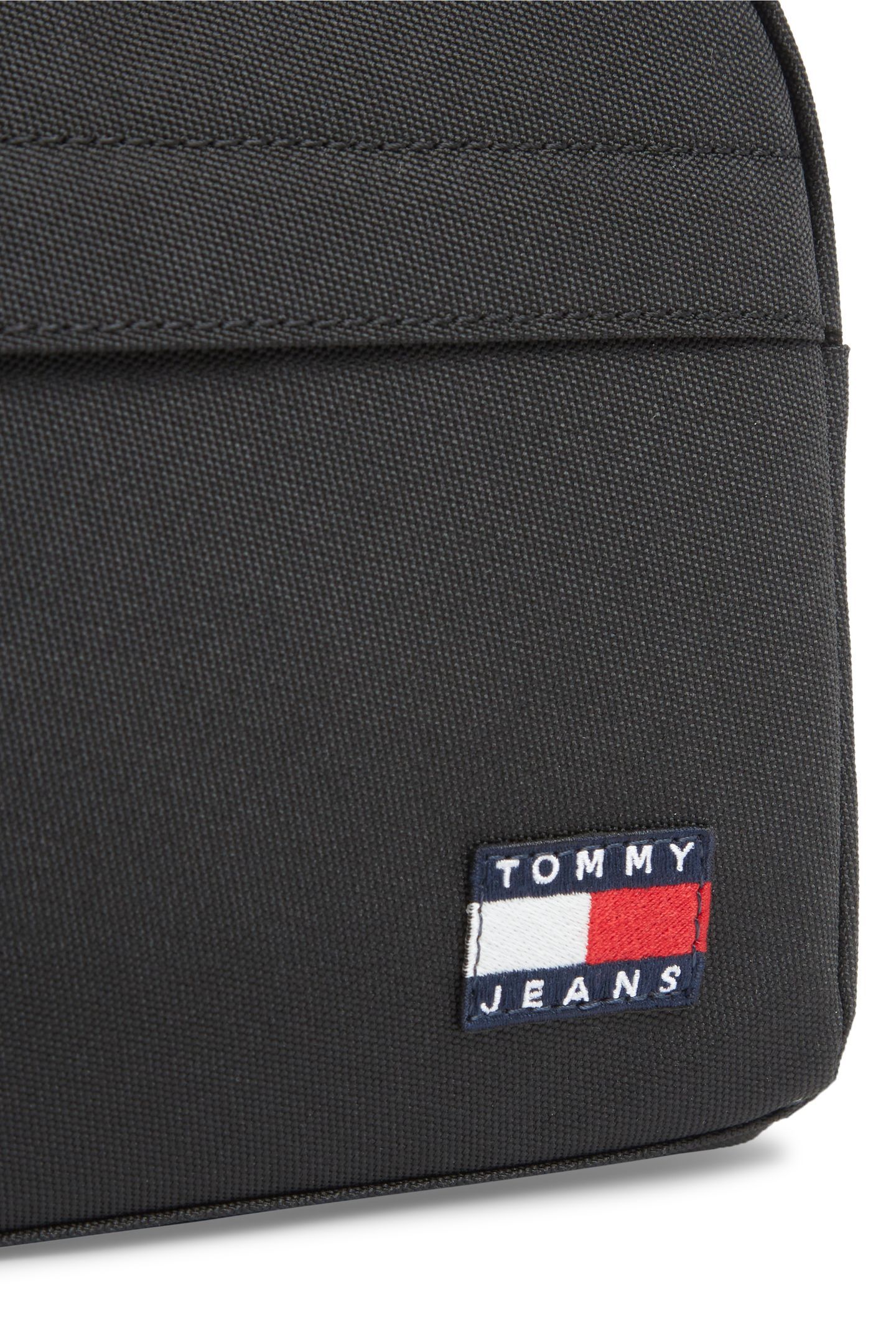 ESS DAILY WASHBAG BLACK 4