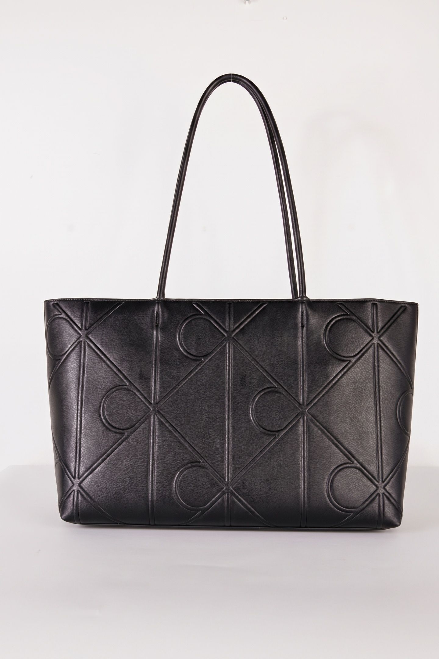 EMBLEM AOP EMBOSSED TOTE BLACK 2