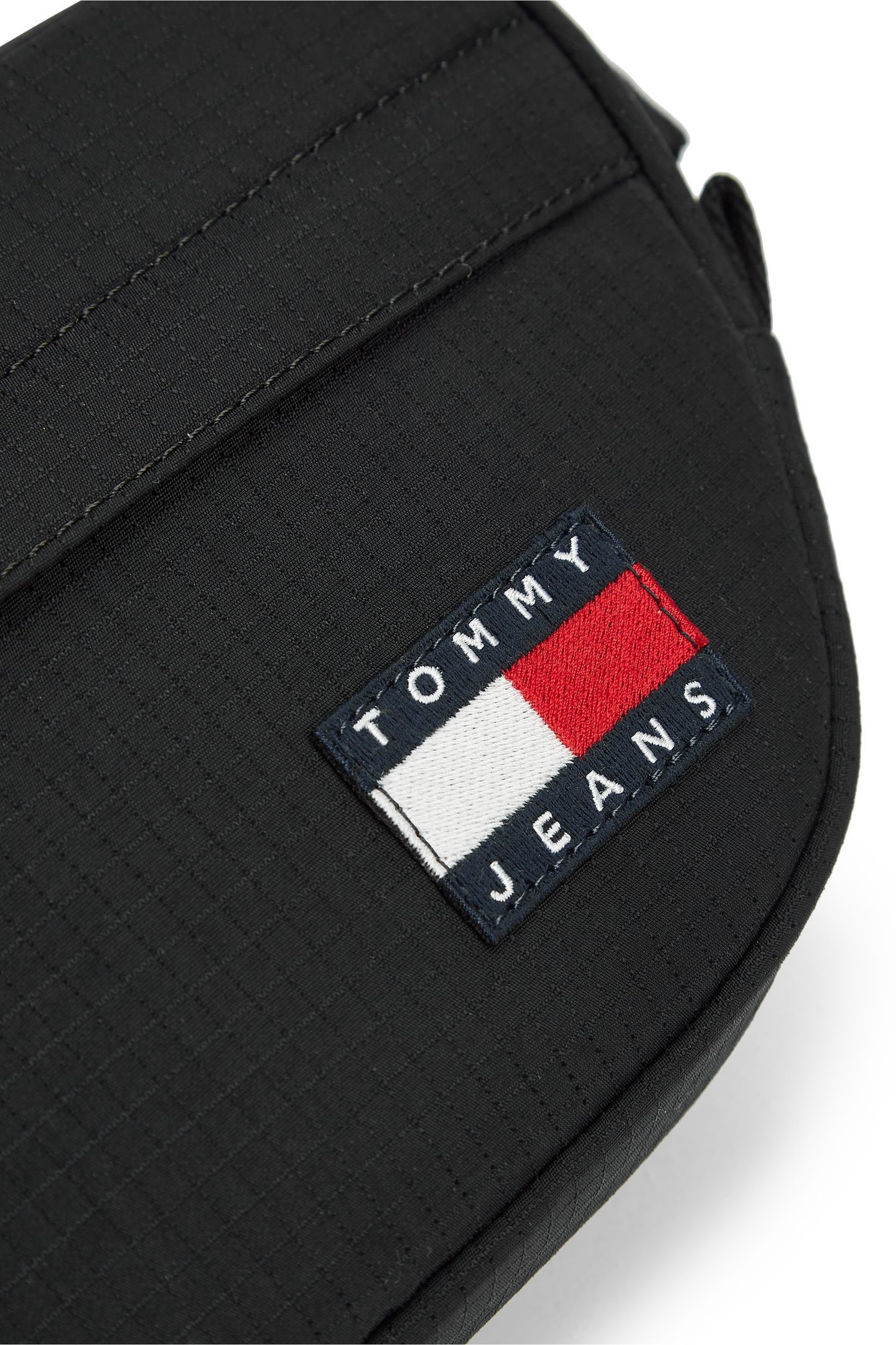 ESSENTIAL DAILY WAISTBAG BLACK 4