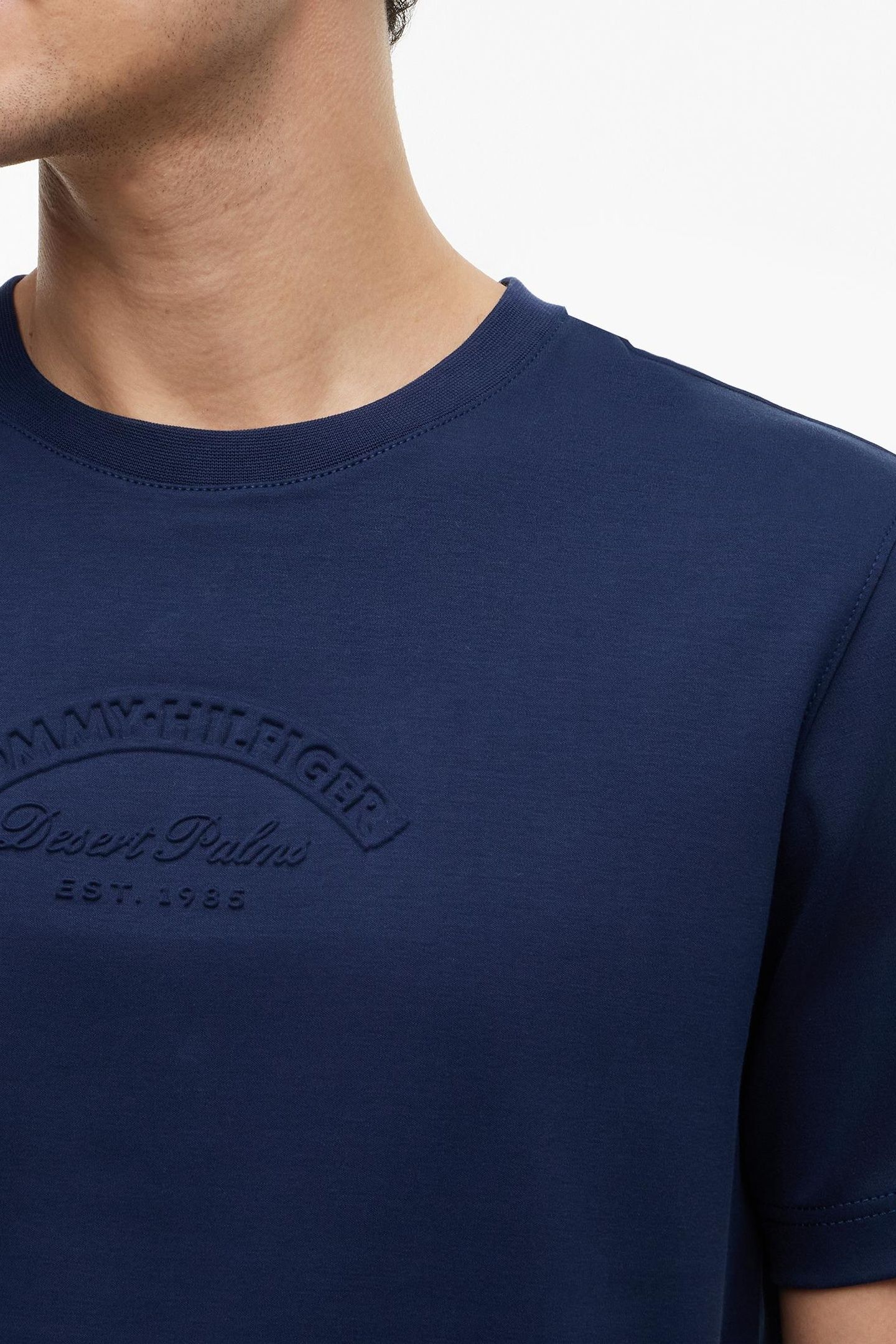 INTERLOCK EMBOSSED T-SHIRT CARBON NAVY 3