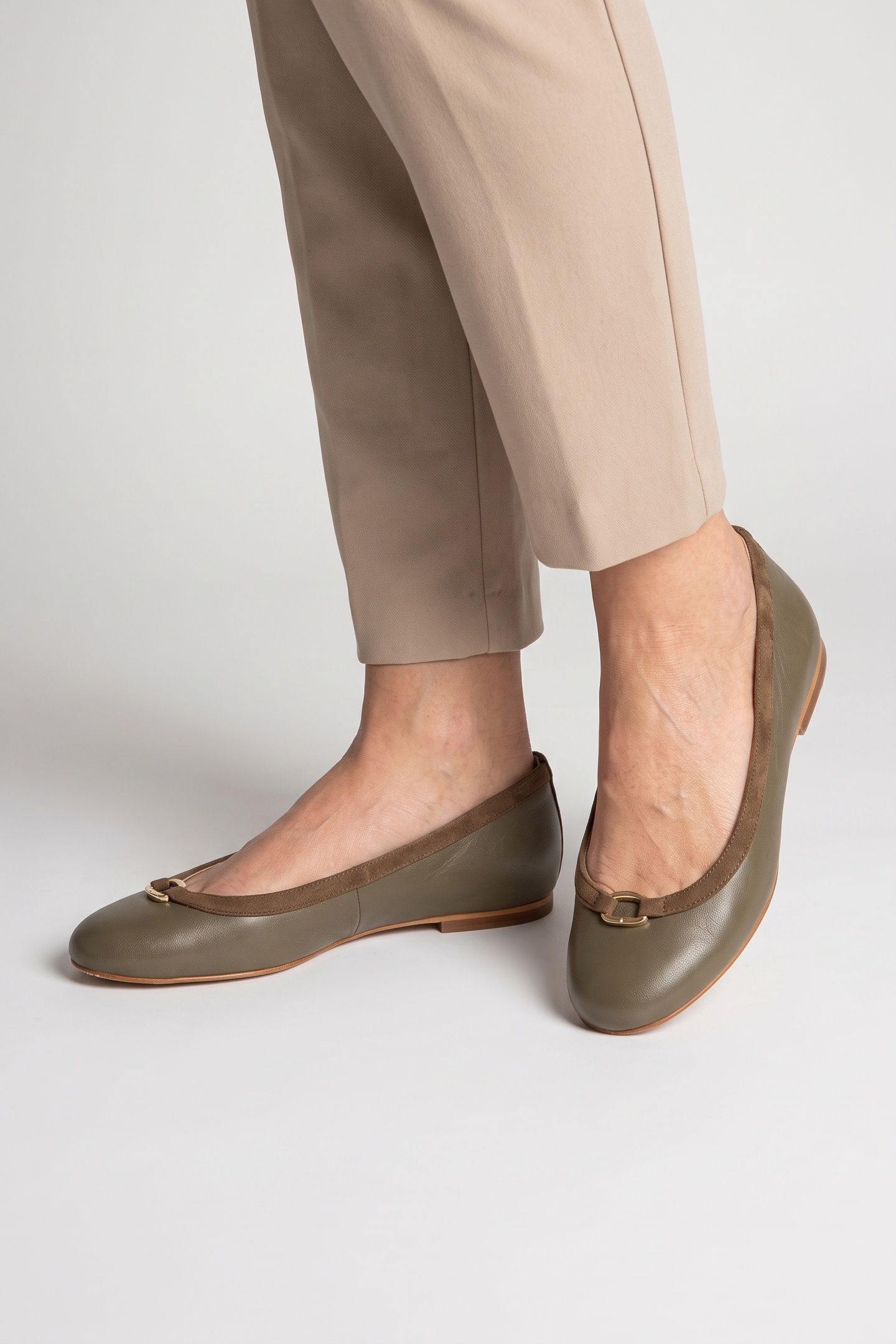 DOLLIE OLOID ROUND TOE KHAKI 3