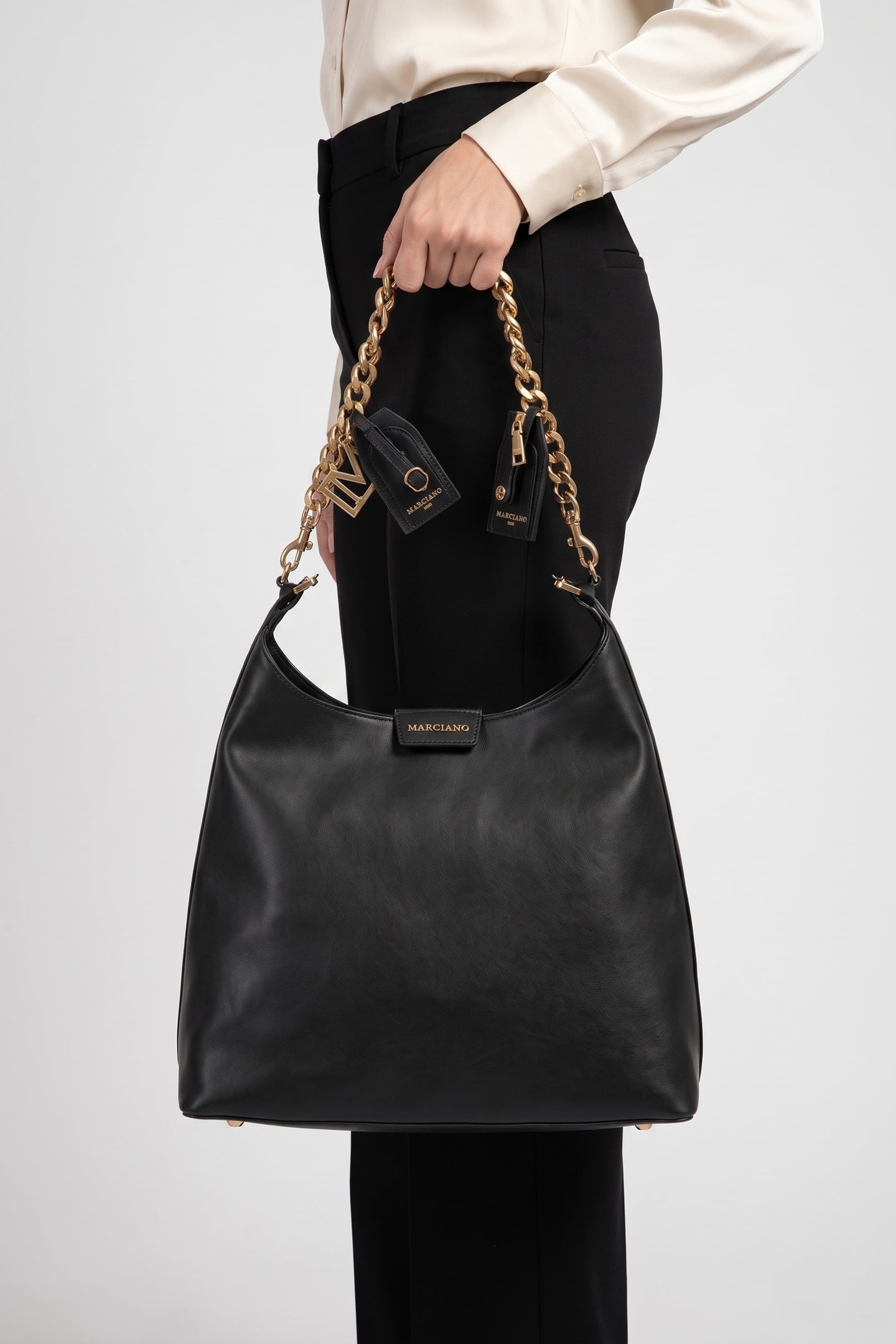 HOBO MEDIUM JET BLACK A996 3